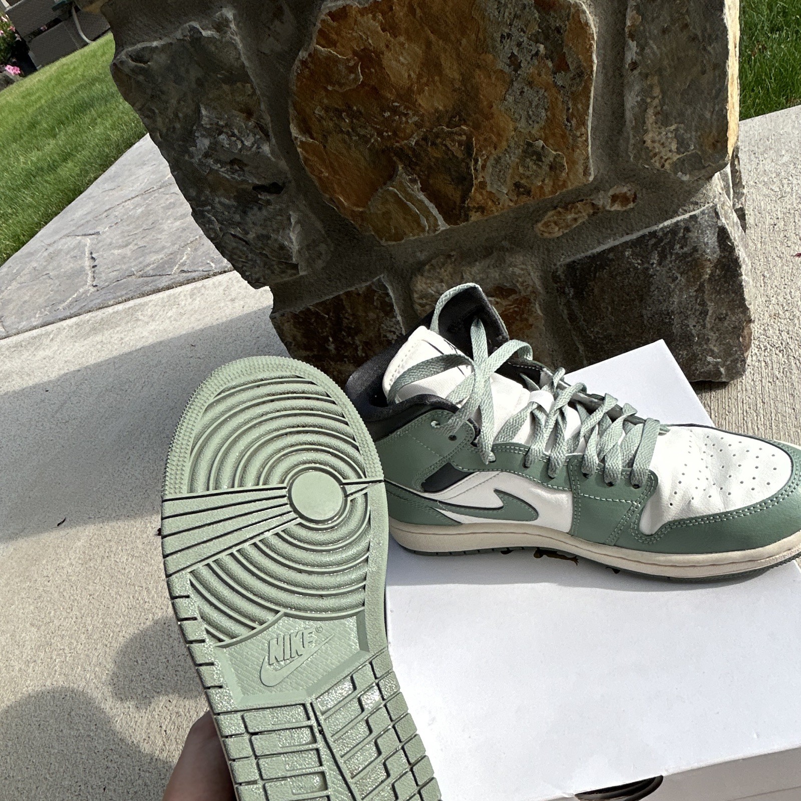 Jordan Air Jordan 1 Mid Jade Smoke Green/White Colorblock Leather BQ6472-130