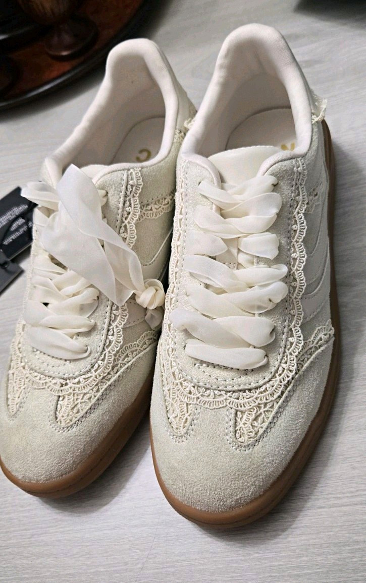 Lace-Up Athletic Sneaker Beige/White Gum Sole