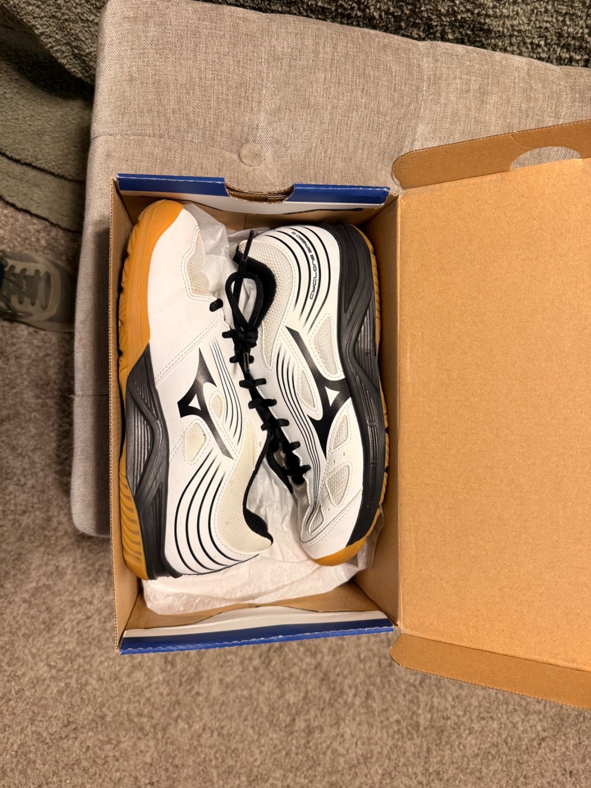Mizuno volleyball shoes women size 8.5 womens
