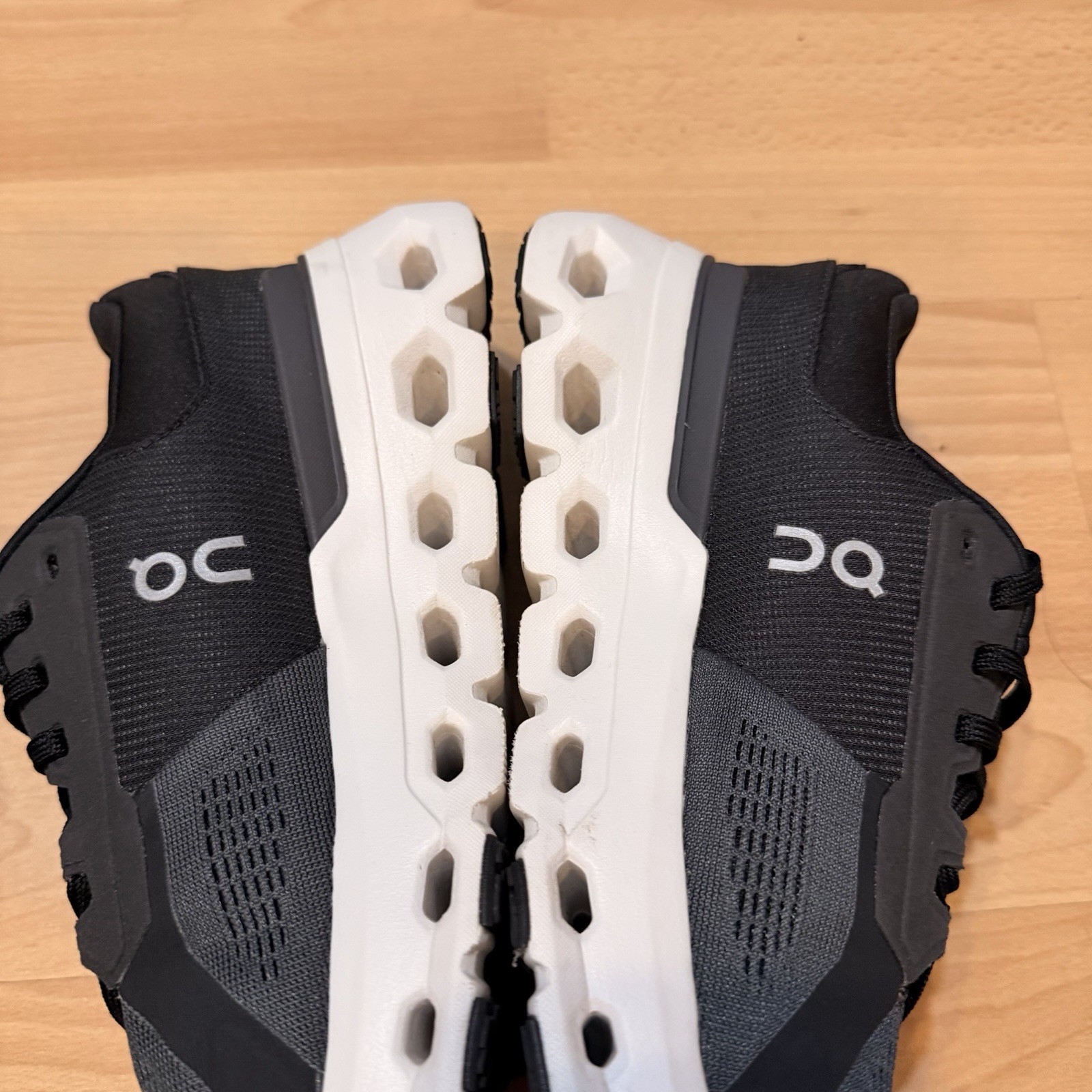 NIB On Cloud Cloud Runner 2 Eclipse/Black Athletic Womens Shoes 9