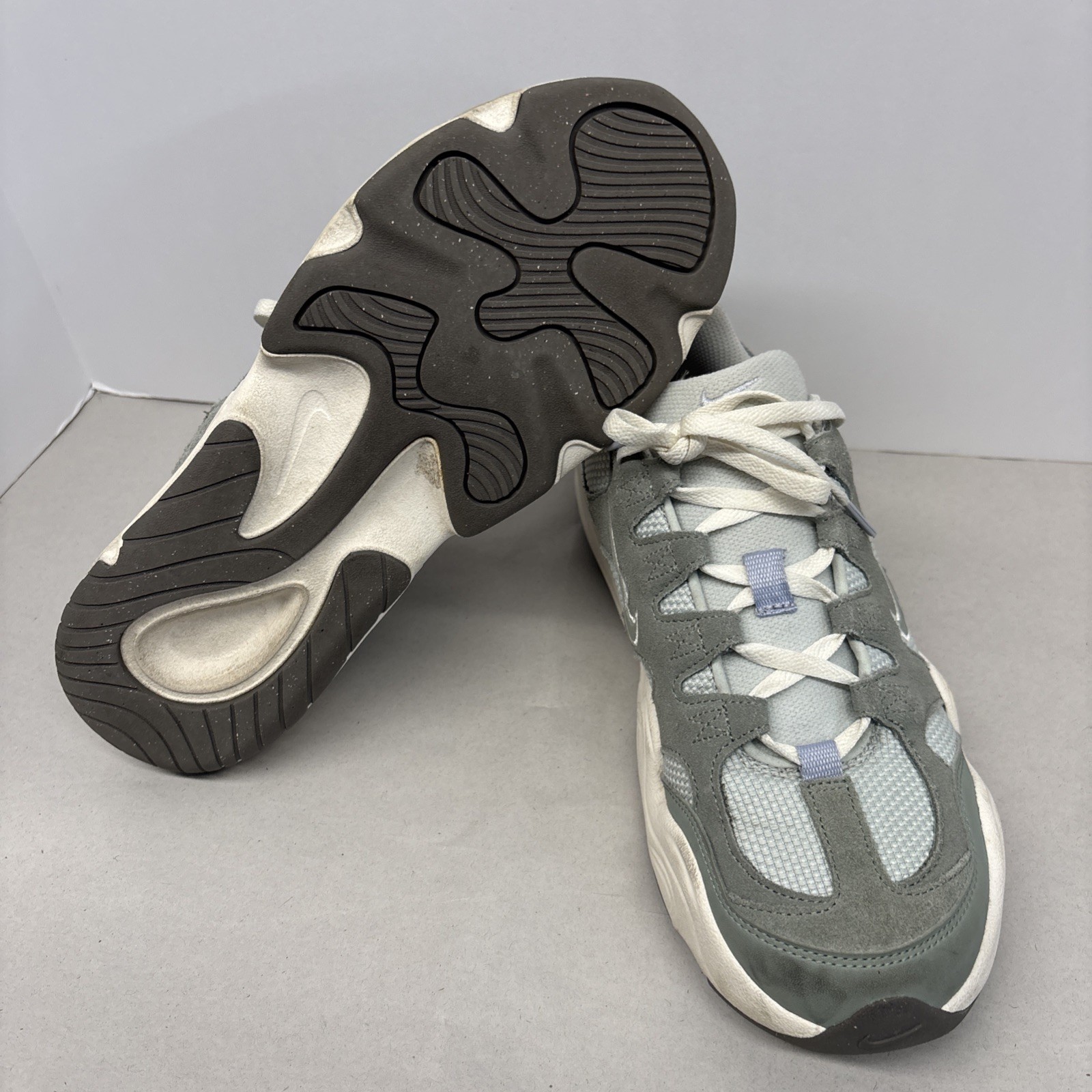 Nike mens Tech Hera Size 10 Mica Green (DR9761-001).