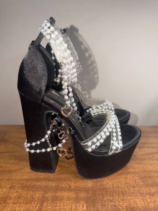 Women’s SUGAR THRILLZ Black «Revel» Beaded Charmed Platform Sandals-Sz 6-EUC
