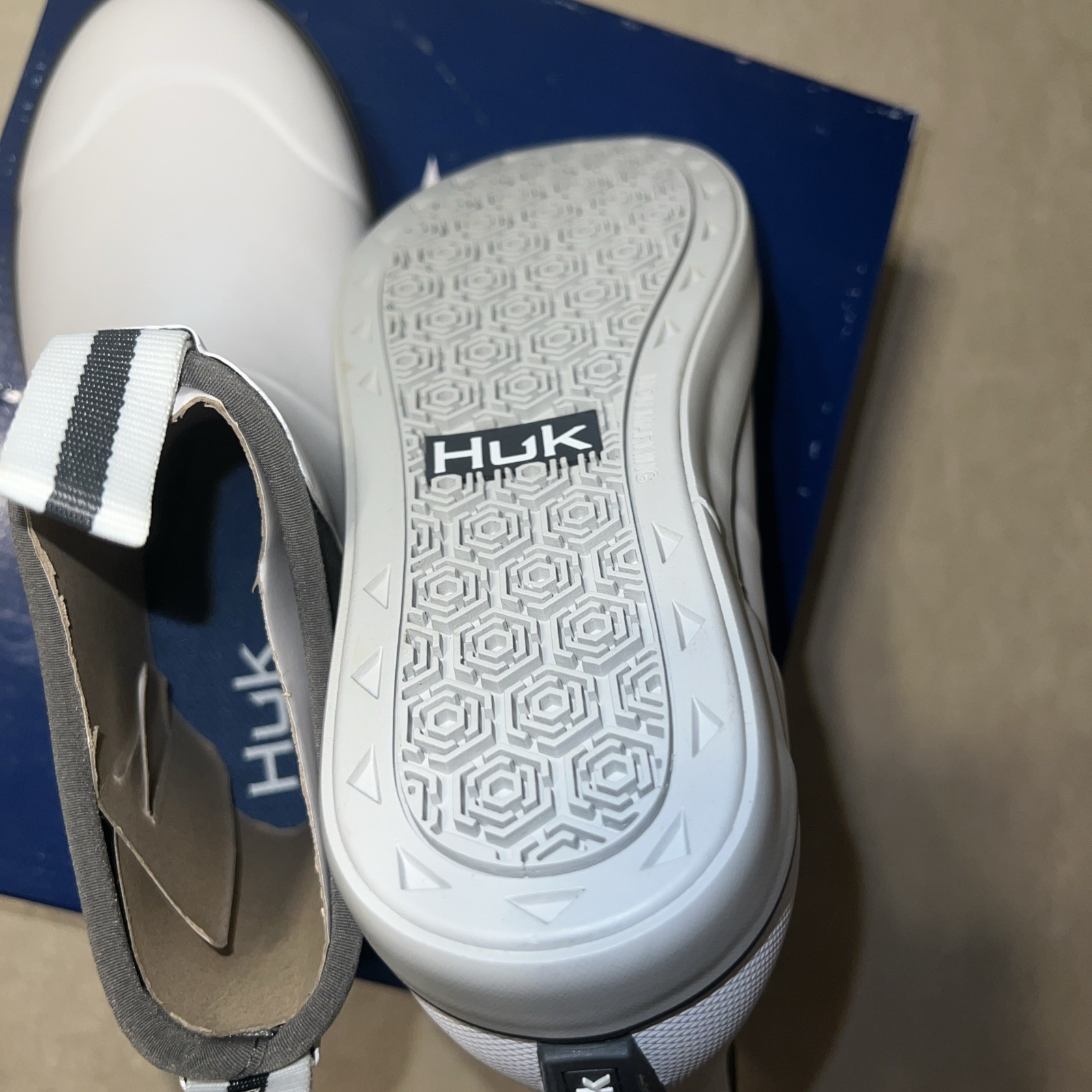 HUK Women’s Rouge Wave Boot White Size 7