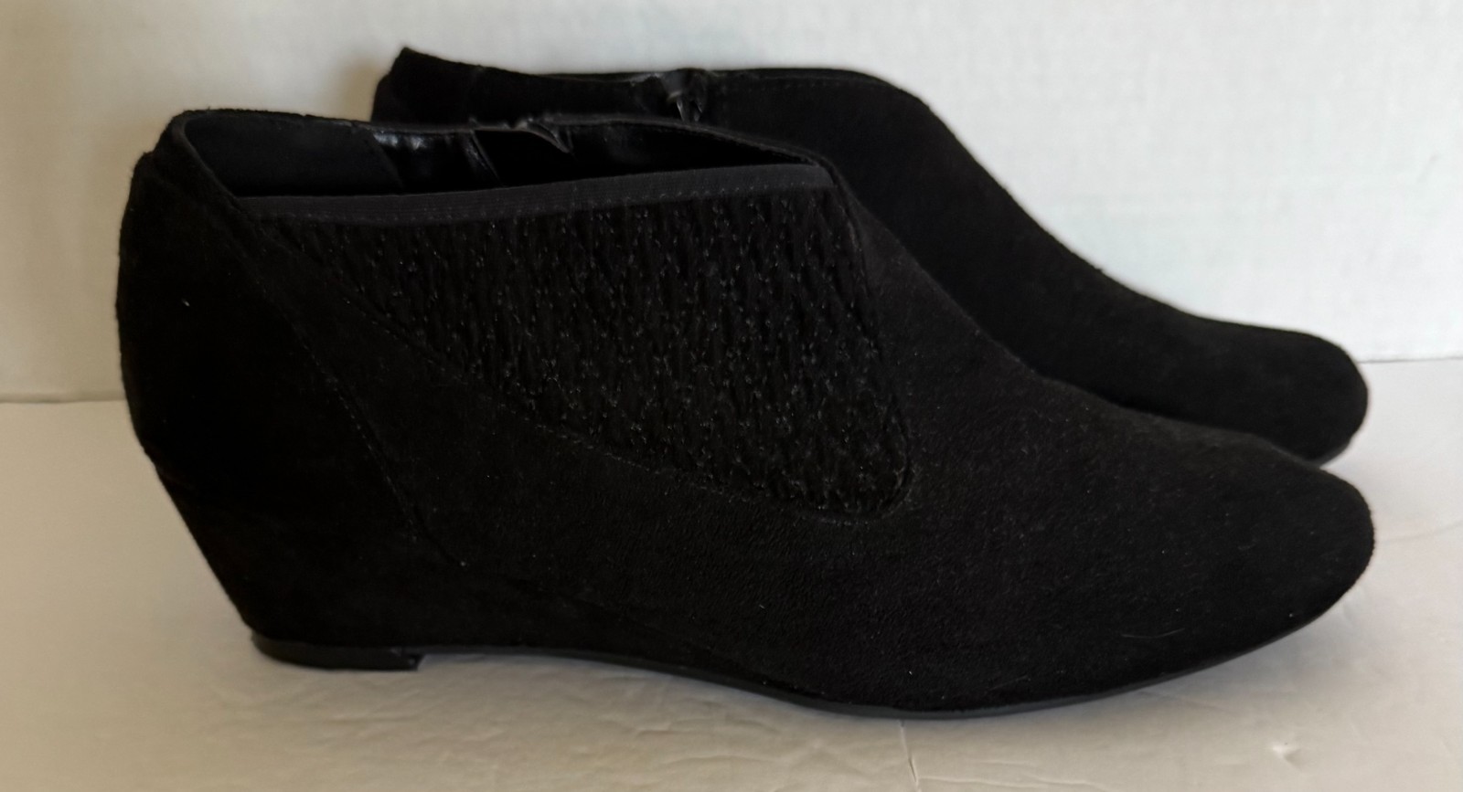 Impo Stretch Black Bootie Side Zip Wedge Heel Shoes – Women’s 7M