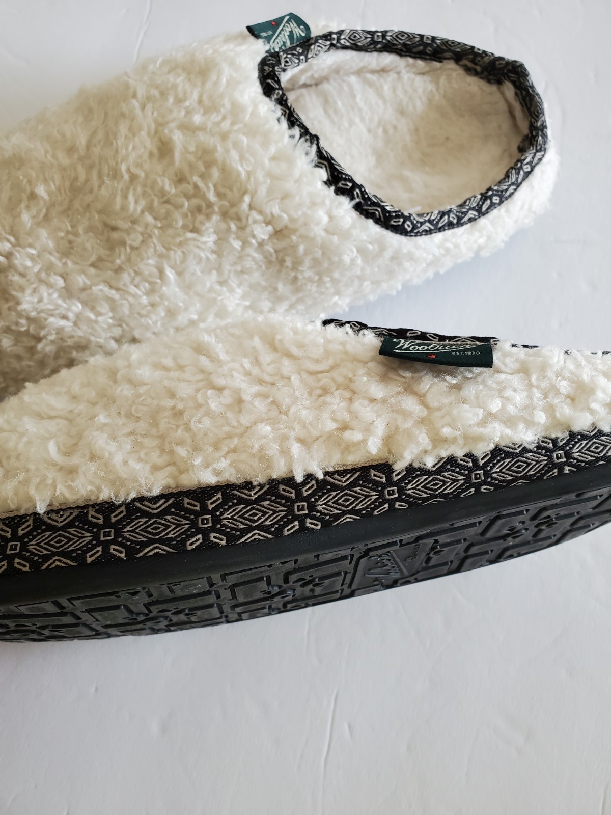 🐑WOOLRICH🐑 Women’s White & Black Fleece Winter Bath Slippers Sz 10