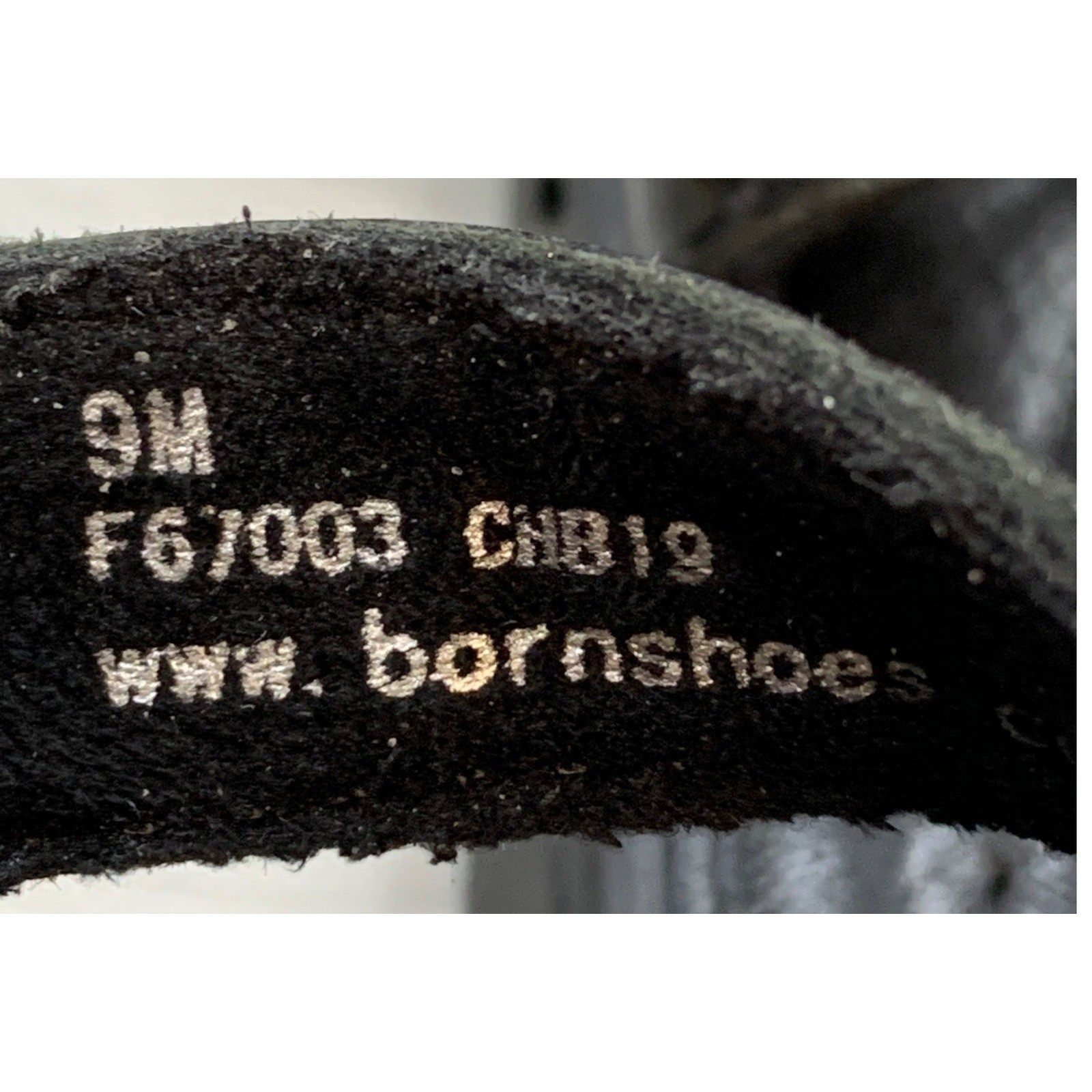 Born Women’s Sandals Black Leather T-Strap Comfort Flat 9 Casual Comfort Shoes