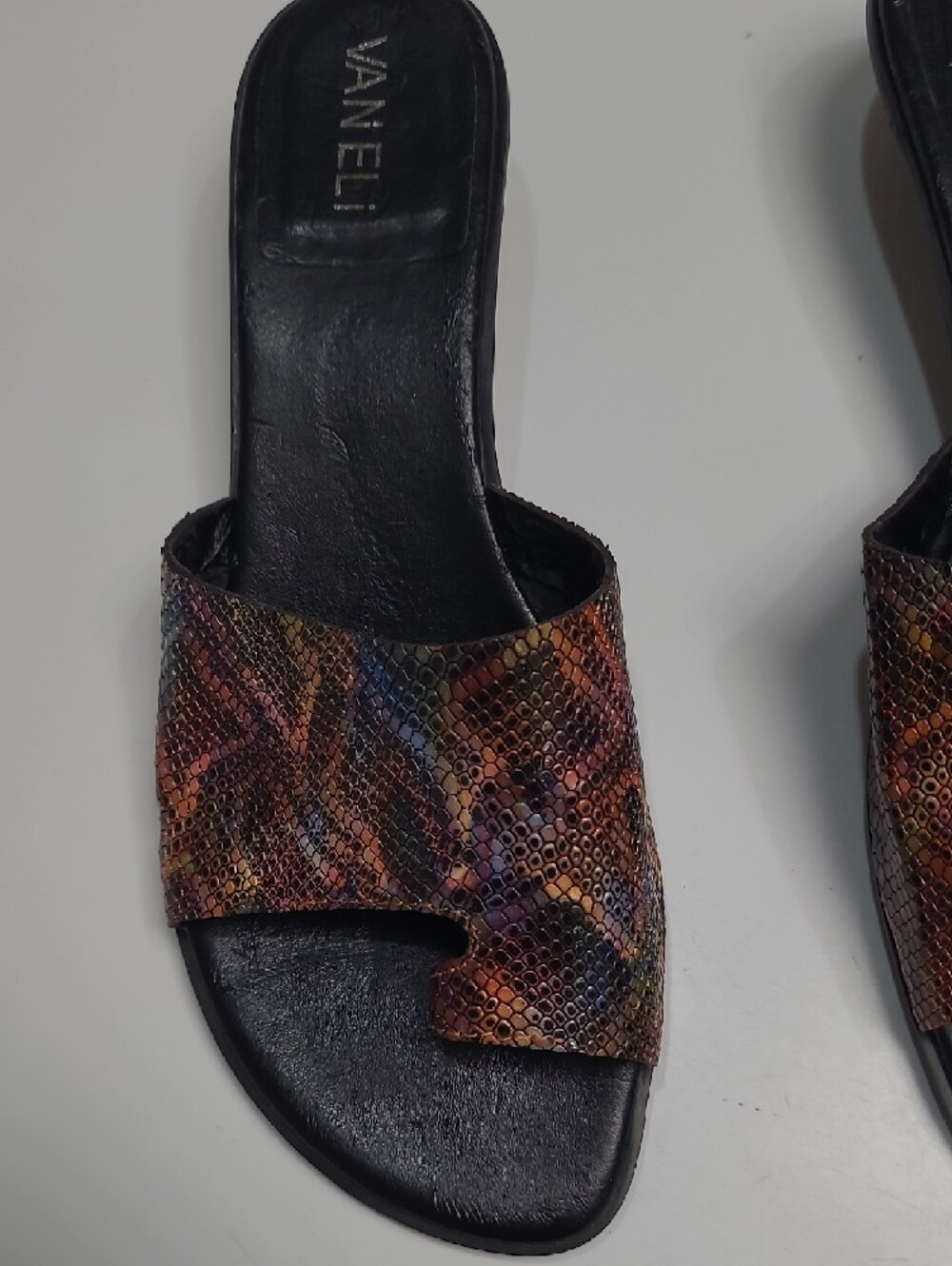 Vaneli «Tallis» Snake Embossed Faux Leather Sandals – Size 7.5