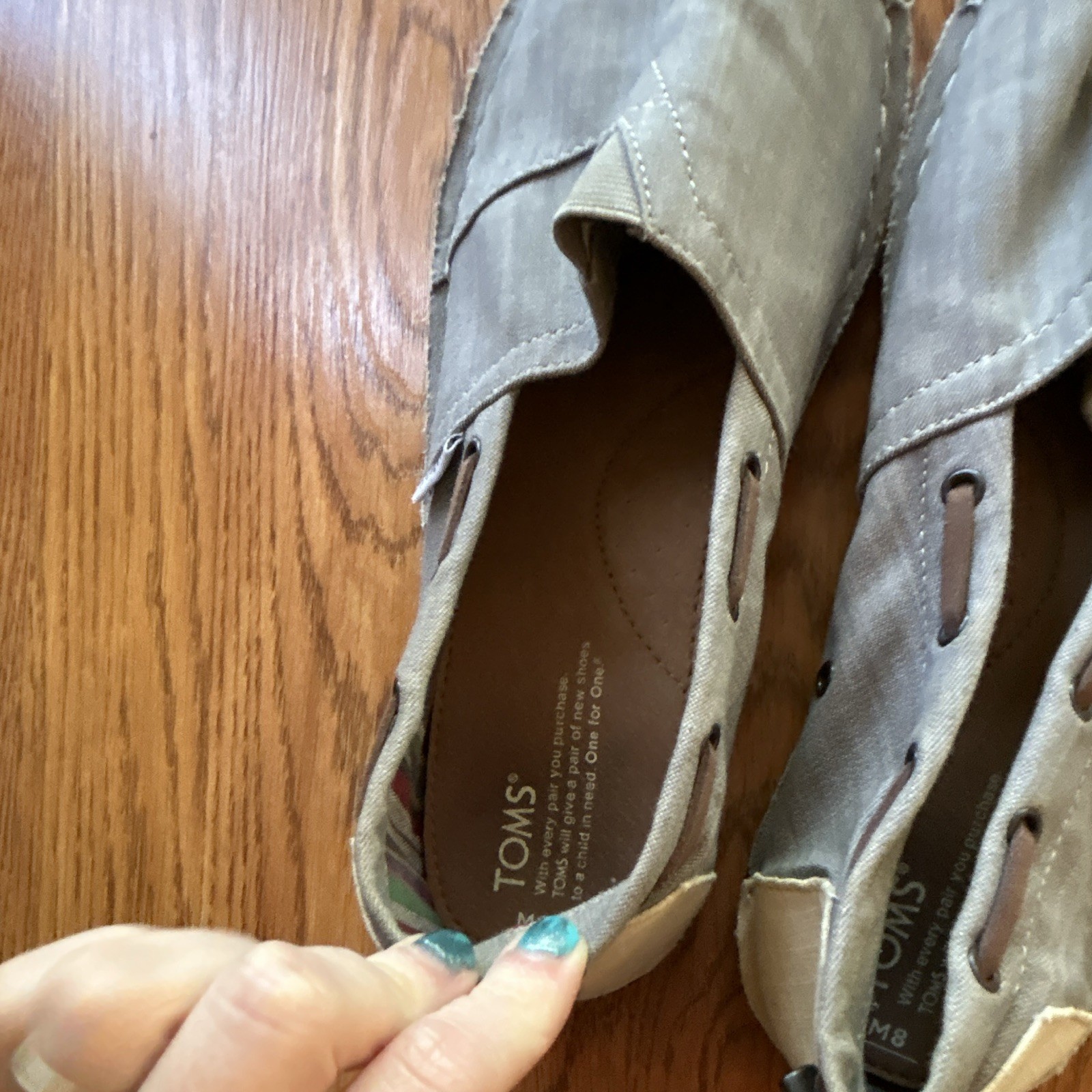 TOMS Women’s Gray Canvas Slip-On Flats Embroidered Pull Tab Round Toe US 8