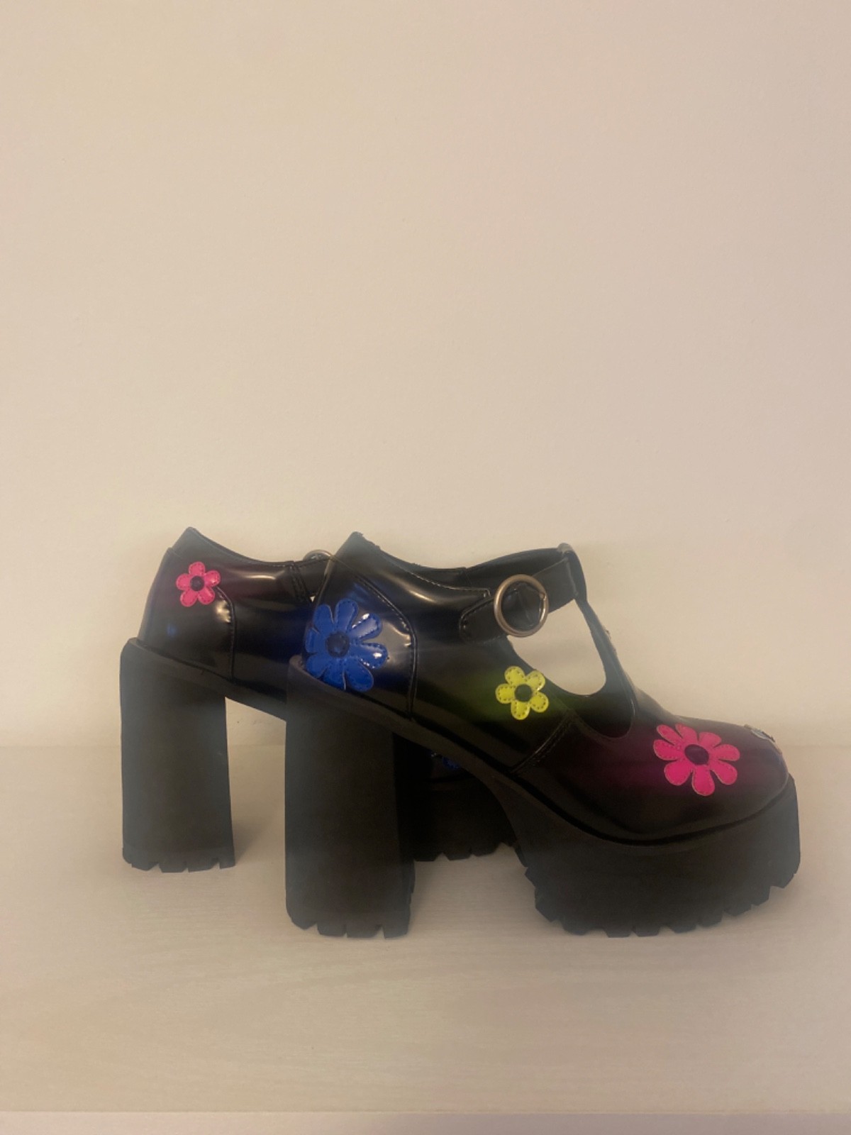 Delias Black patent leather flower print size 8 shoes