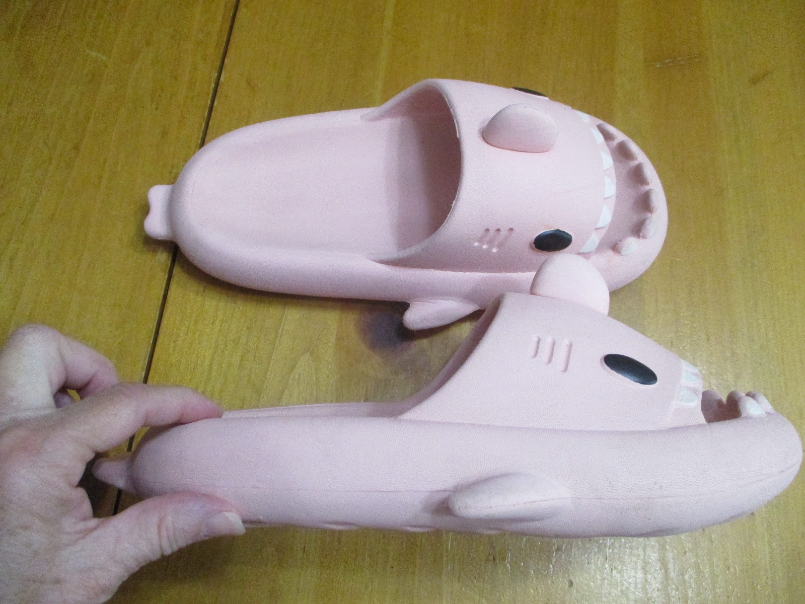 Ladies Shark Slides Cloud Shoes/Slippers,Pink Size 38-39 EU,8-8.5 US
