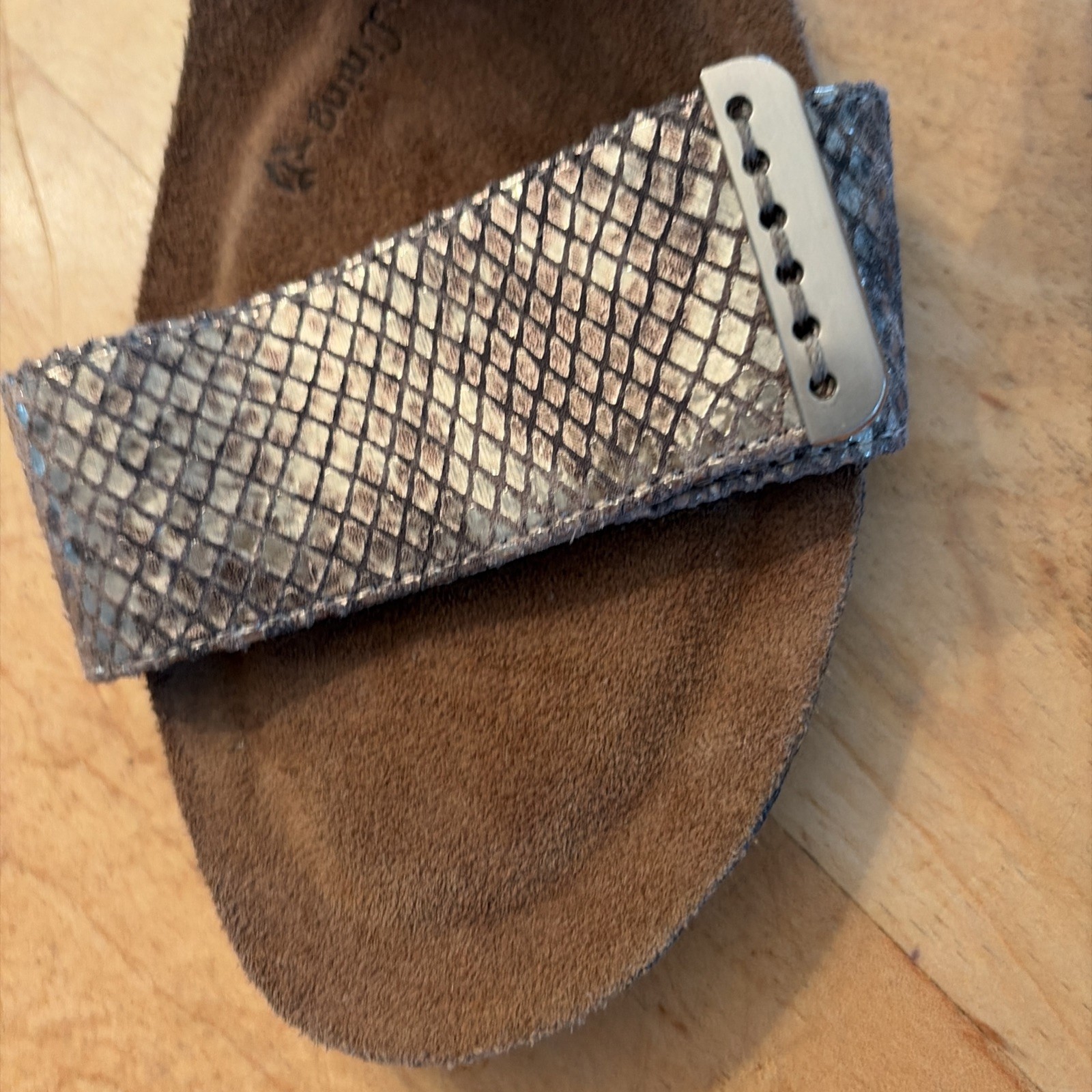 NWOB Sofft Women’s Verdi Wedge Sandals Metallic Snakeskin Leather 8.5M
