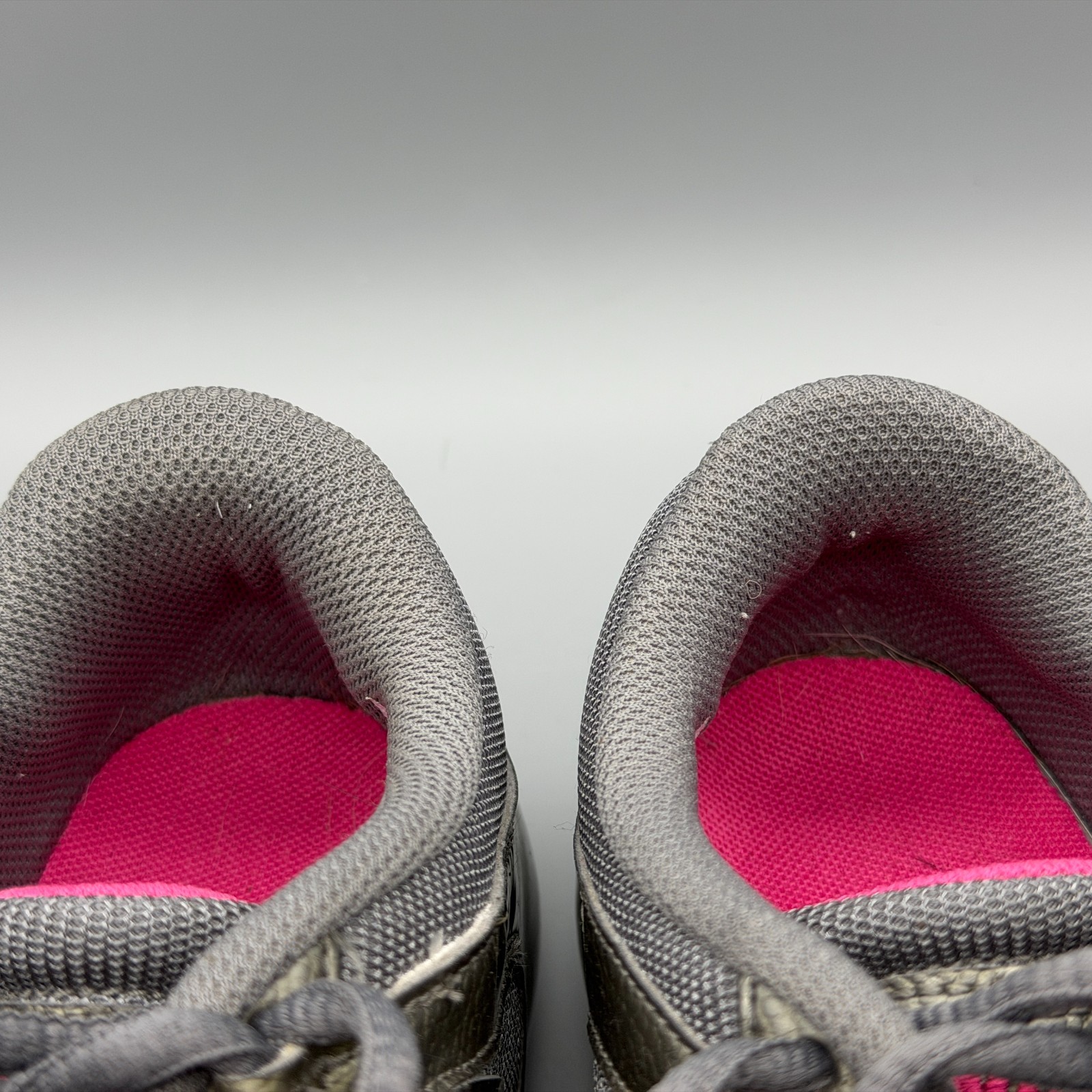 Nike Musique IV Cool Grey Vivid Pink Metallic Dance Running Shoes Womens 6.5