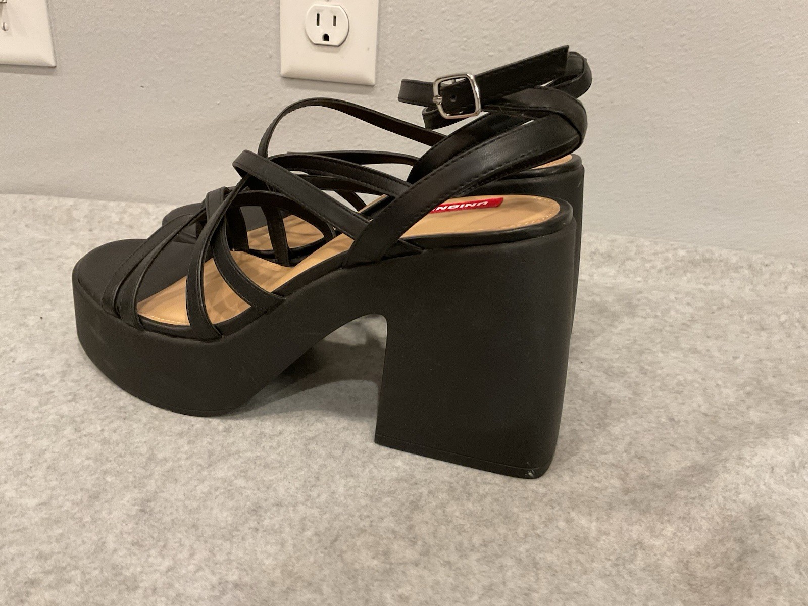 Vintage LN Y2k UnionBay Platform Chunky Black Strappy Sandals Shoes 11 Goth