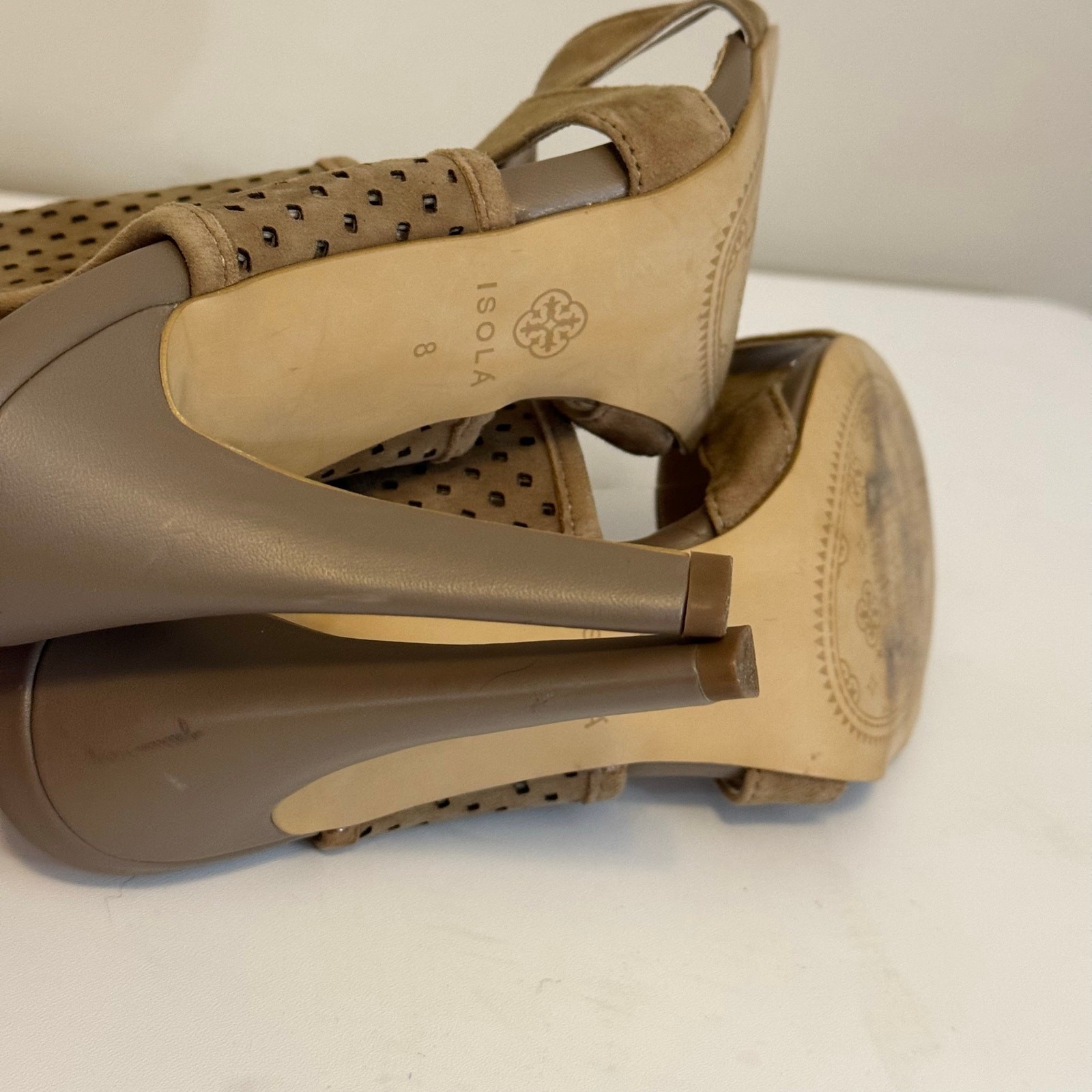 Isola Heels Size 8 Tan Boho Suede Casual Party Boho Summer Versatile Eveningwear