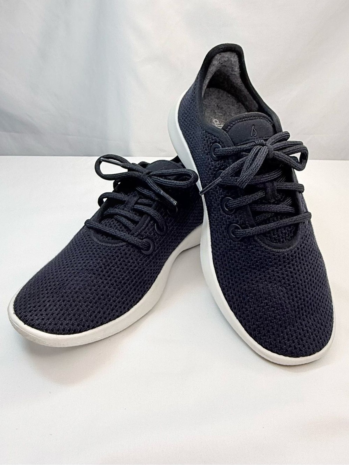 allbirds Women’s Navy Blue Knit Lace-Up Sneakers with White Outsole EUC