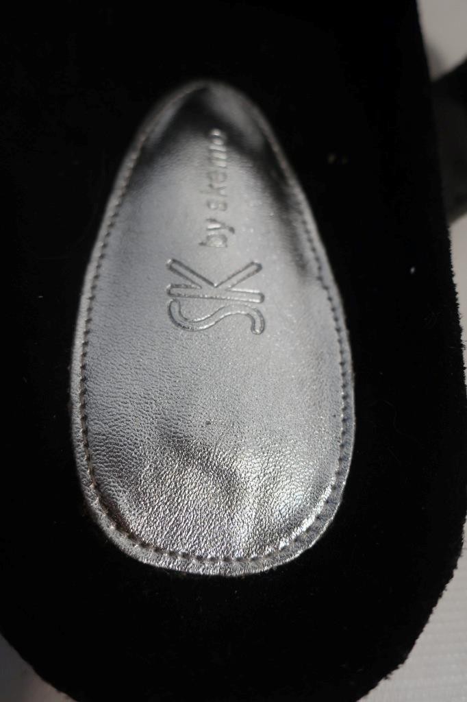 Womens Sk by Skemo Black, Silver Stone Toe Thong Sandals Left 8/Right 7