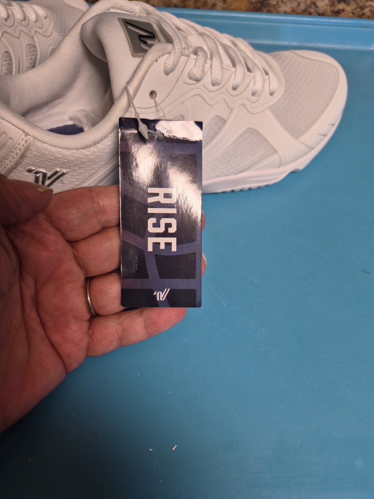 NEW Varsity Rise Woman’s White Cheer Shoes Lightweight Cinch Laces US 8.5
