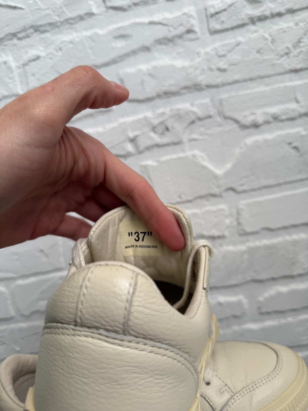 Off-White Leather Vulcanized Low sneakers cream white size 37