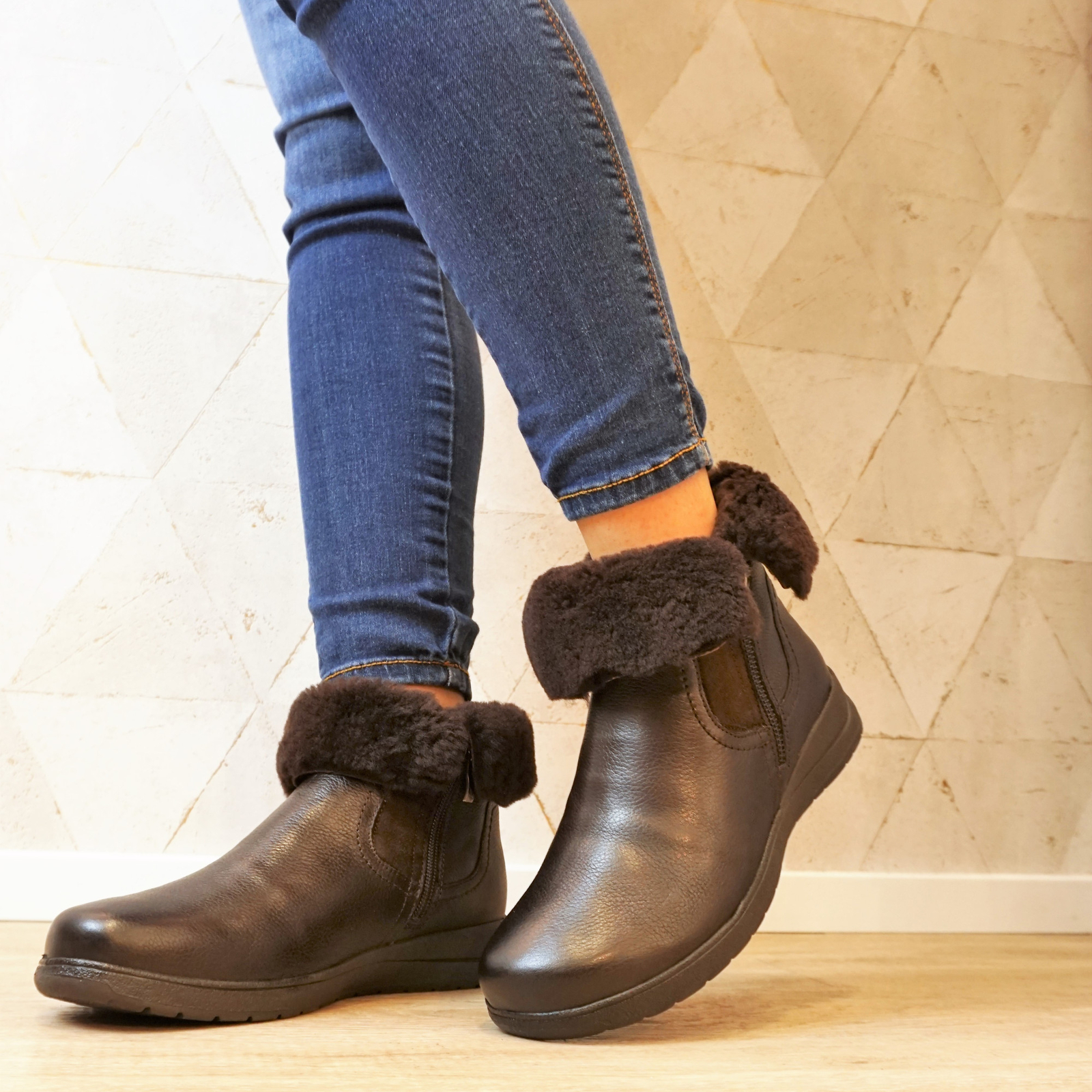 CAPRICE ANKLE BOOTS IN LEATHER AND DARK BROWN SUEDE WITH FUR AND REMOVABLE FOOTB