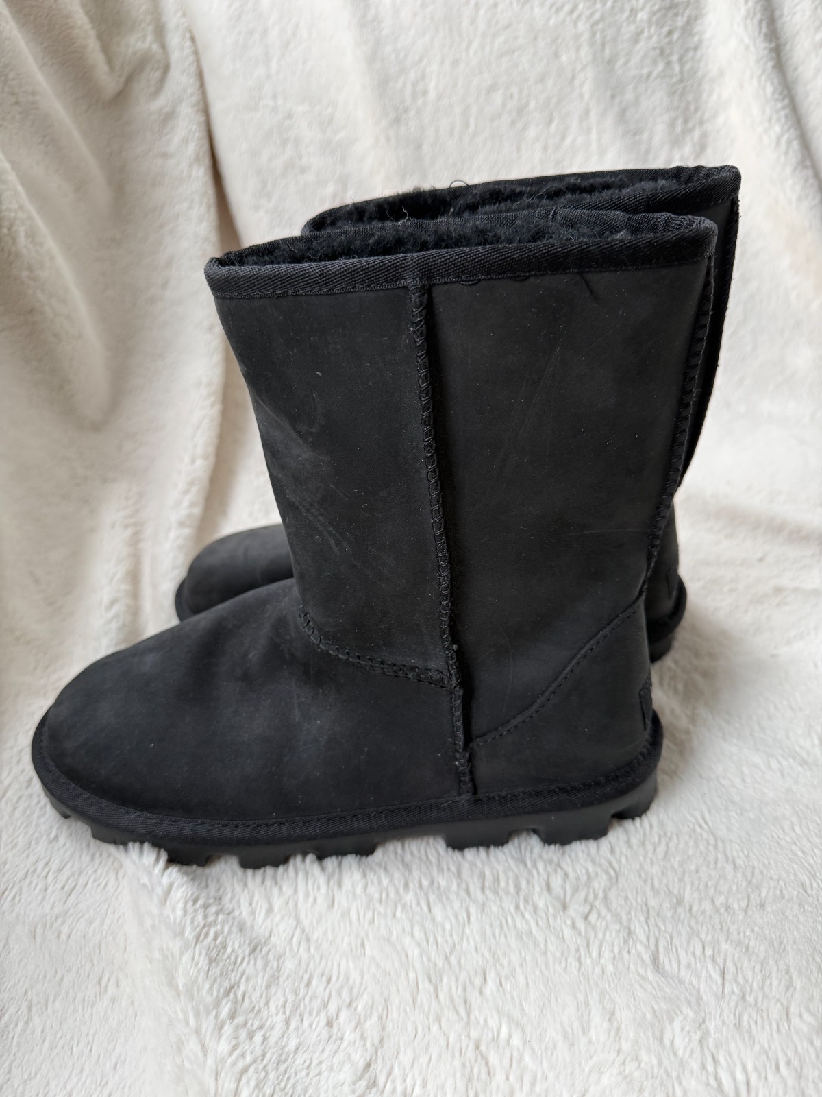 NWD UGG Women’s Essential Short Leather (1111513) US7/UK5/EU38