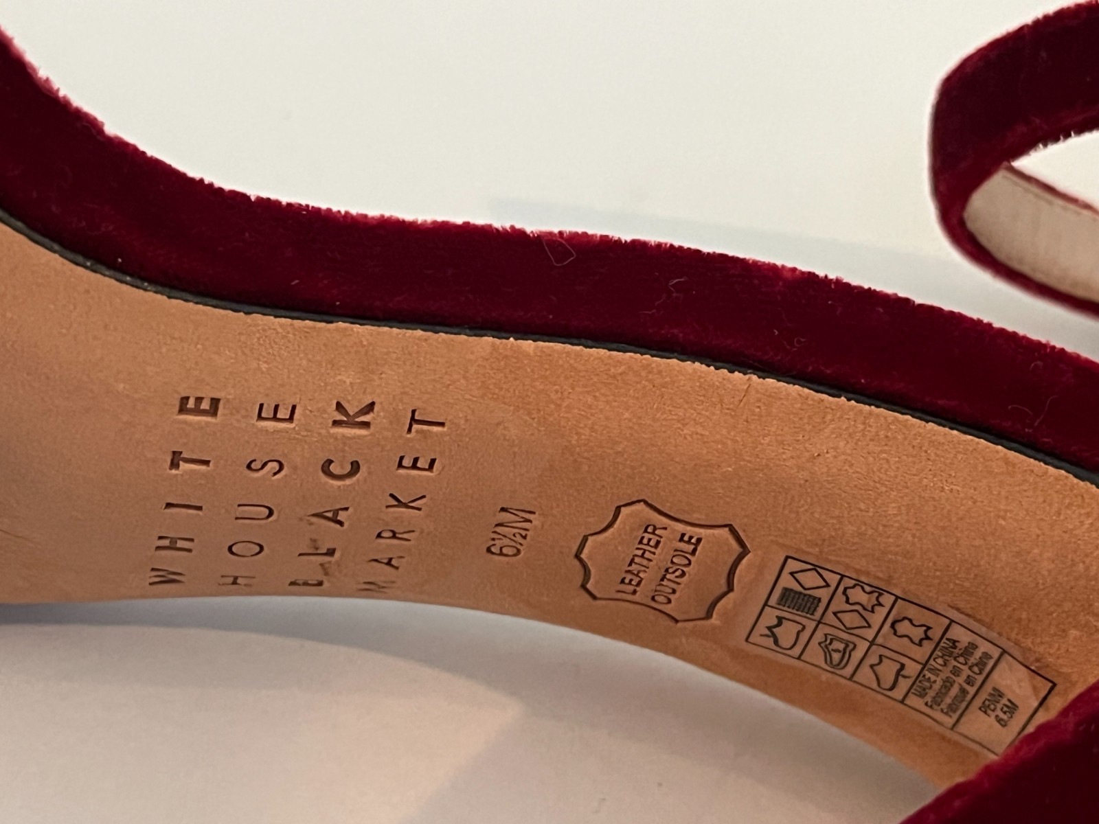 White House Black Market Maroon Velvet 3.25″ Block Heels Ankle Strap Womens 6.5M