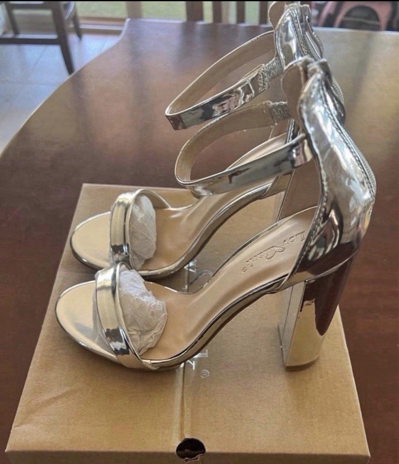 LovMark Women’s Silver Metallic Strappy Open Toe Ankle Strap Buckle Zip 7 NIB
