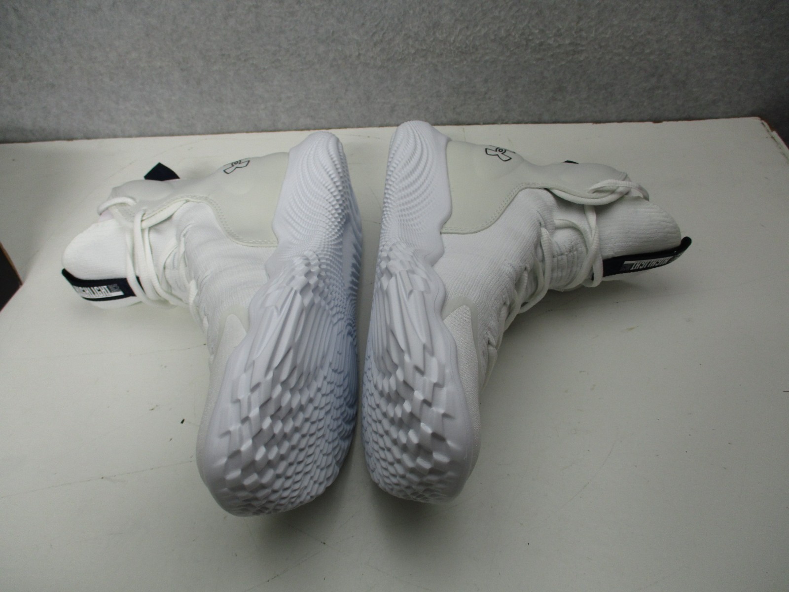Under Armour Flow Highlight Ace Womens Size 8 White Volleyball Shoes 3027083-102