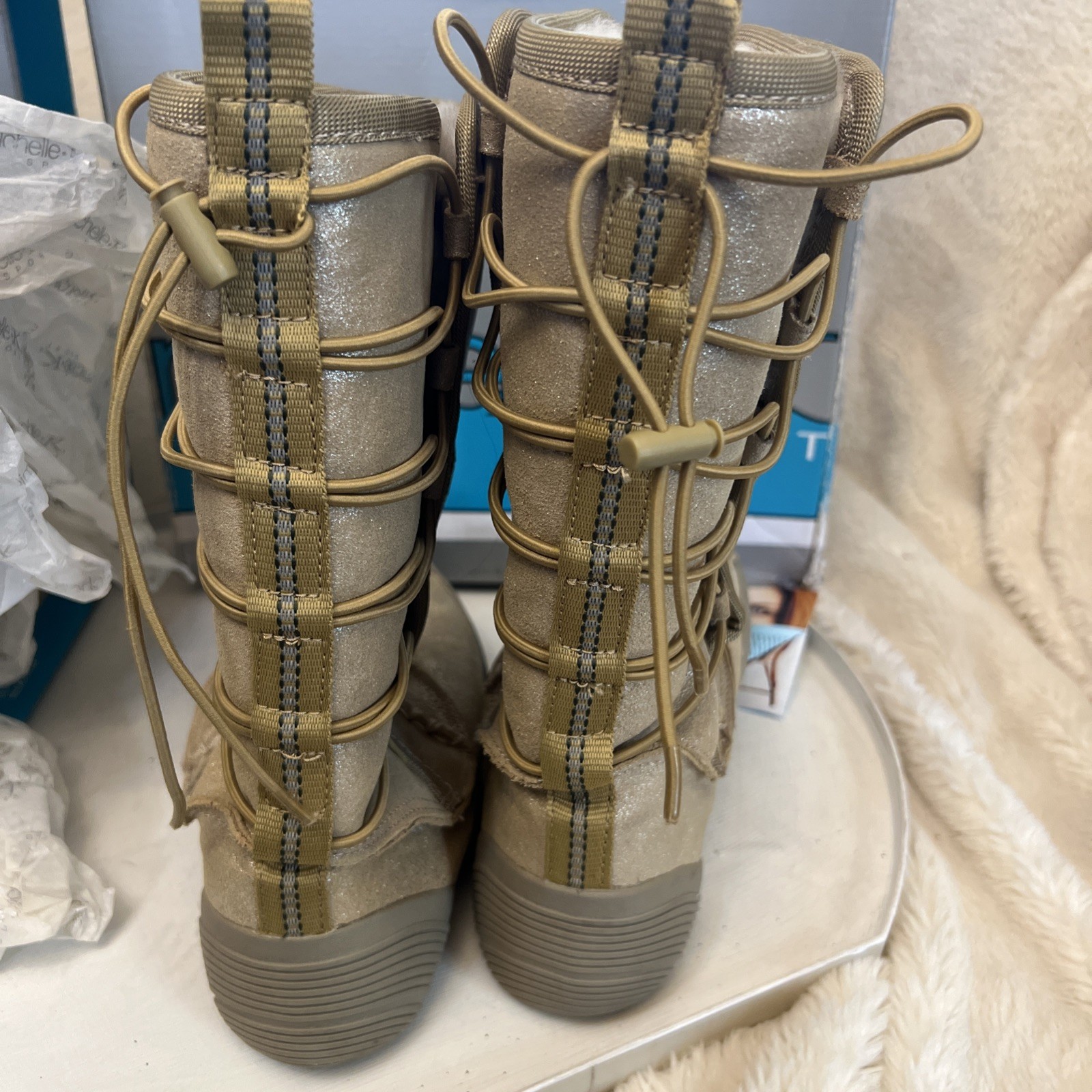 Michelle K Lined Winter Boots White Gray Woman’s Size US 9.5 Elastic Laces N Box