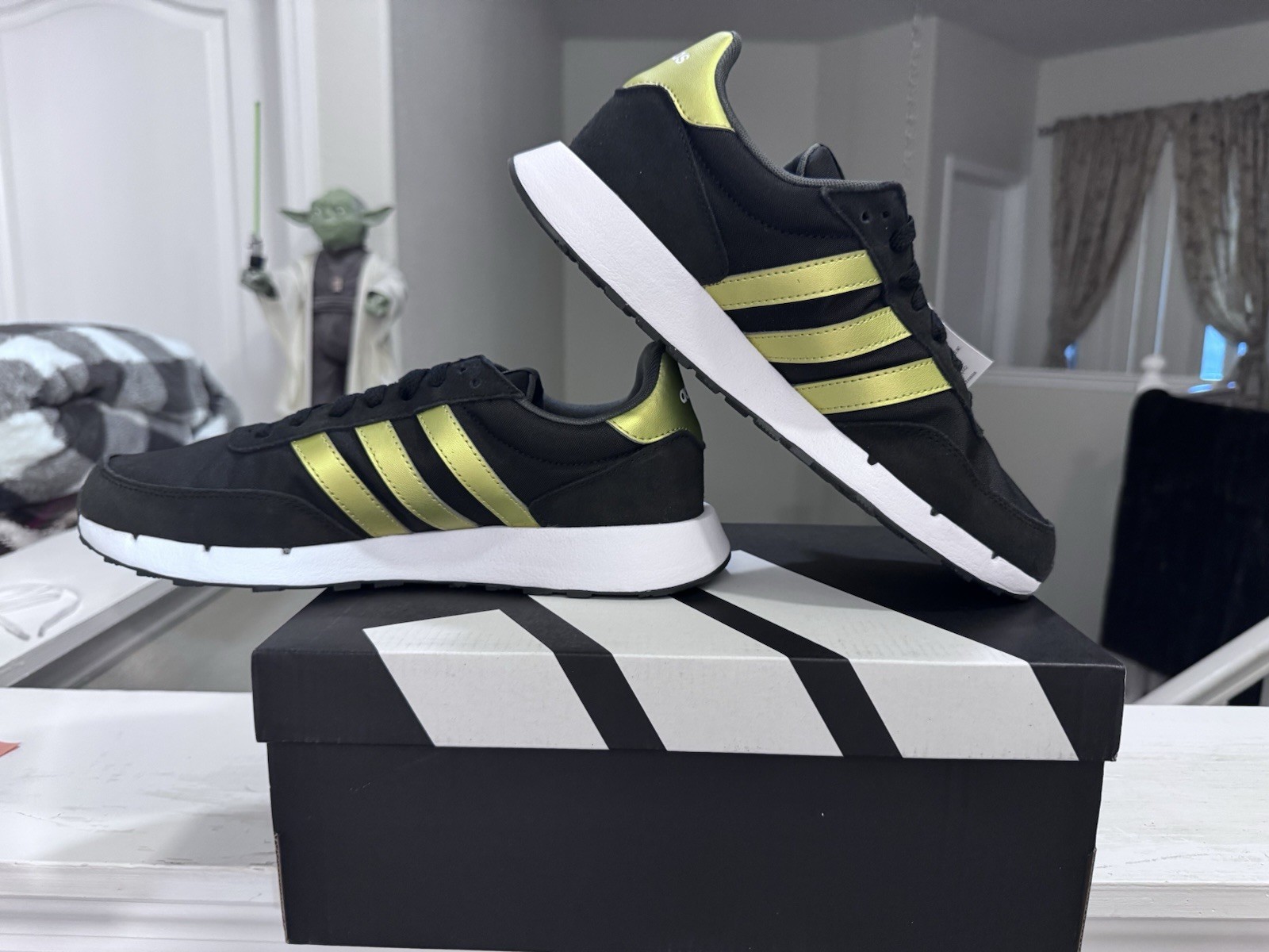 Adidas Run 60s 2.0 Women’s Sneakers Black/Gold GX1714 Size 9.5