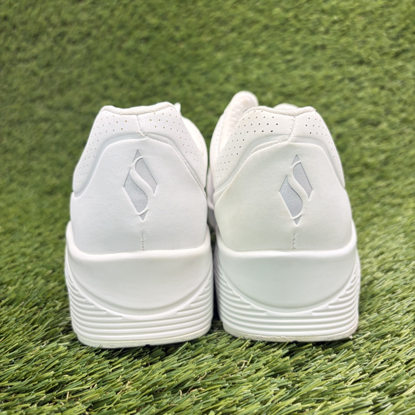 Skechers Uno-Stand on Air Womens Size 7 White Athletic Running Shoes Sneakers