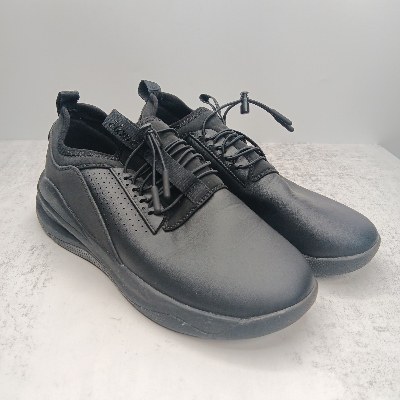 Clove Classic Sneakers W8.5 M7 Black Clarino Vegan Leather Healthcare Nursing