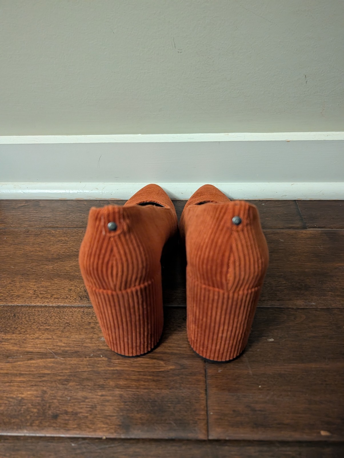 Matt & Nat AMARI Orange Corduroy Block Heel Pumps – Women’s US 8 / 39 – Vegan