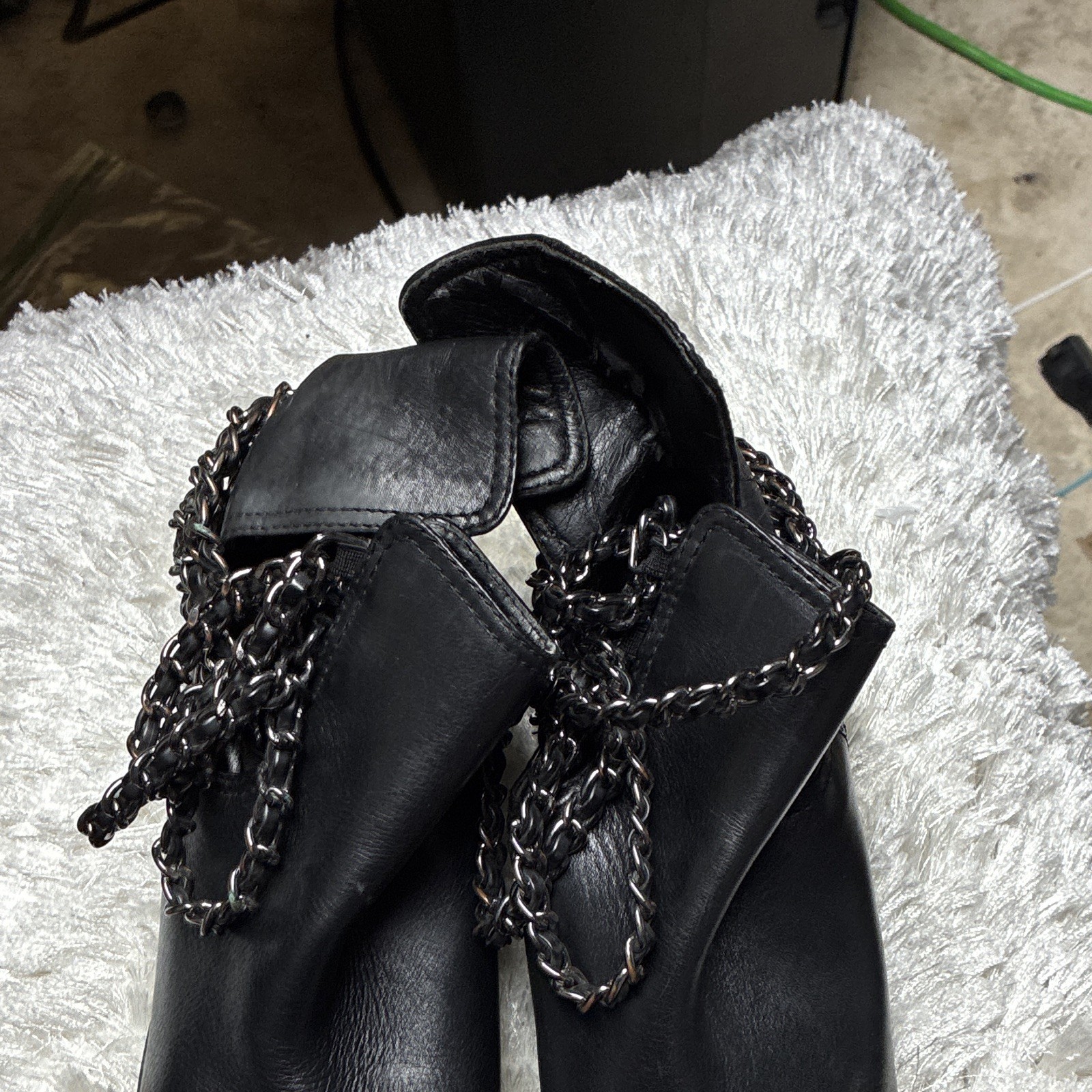 Women’s Black Leather Chain Accent Round Toe Ankle Boots Lug Sole US 10