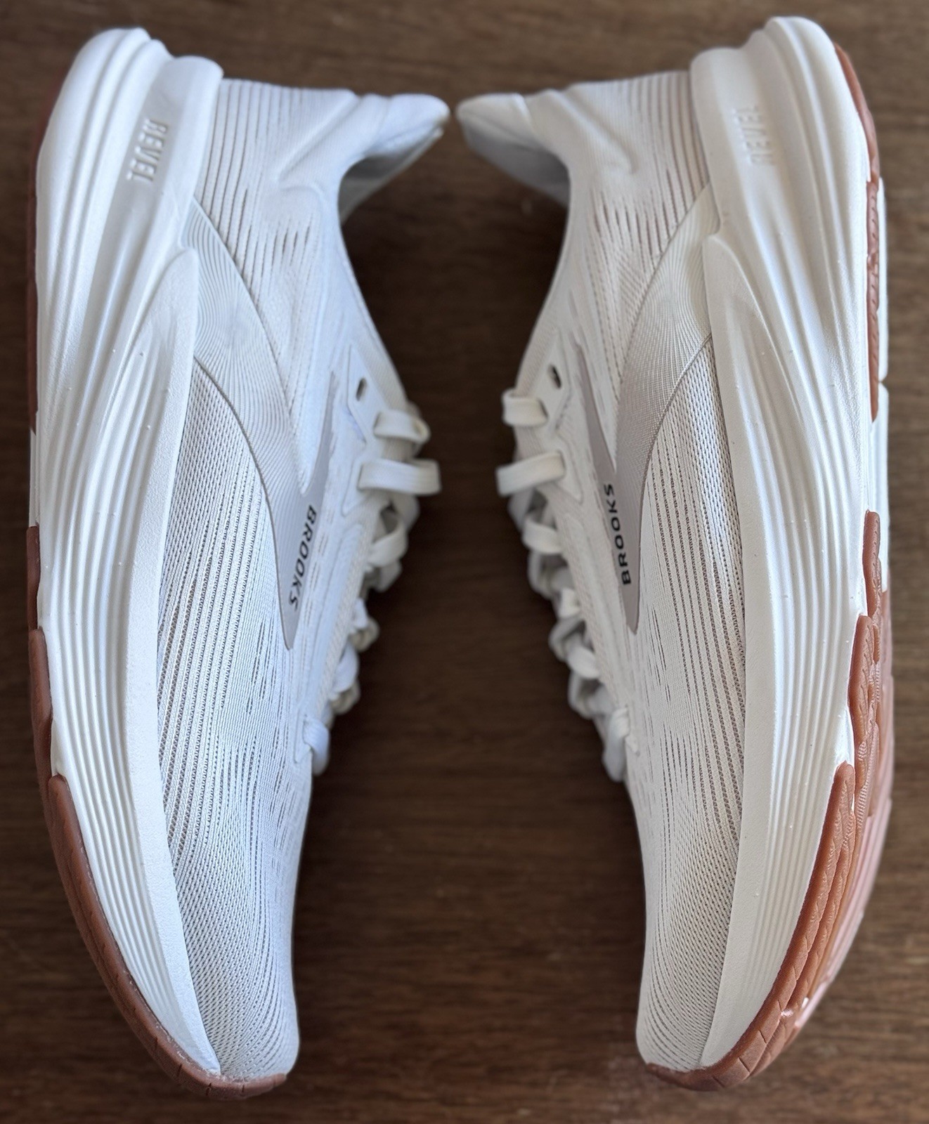 Women’s Size 7.5 Brooks Running Shoes White Chateau Grey 120456 1B 171 NIB