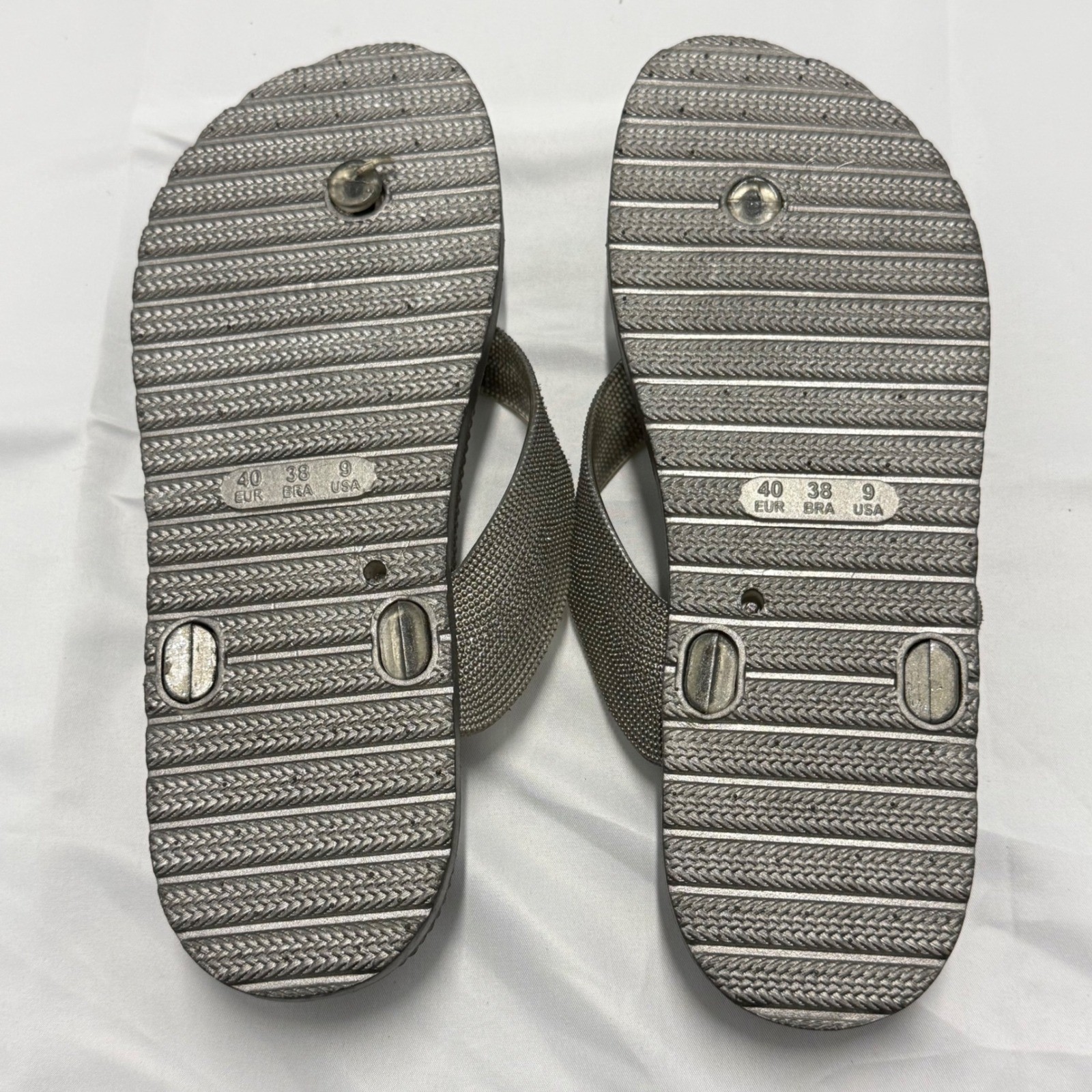 Capelli New York Womens Silver Metallic Glitter Platform Flip Flop Sandals 9