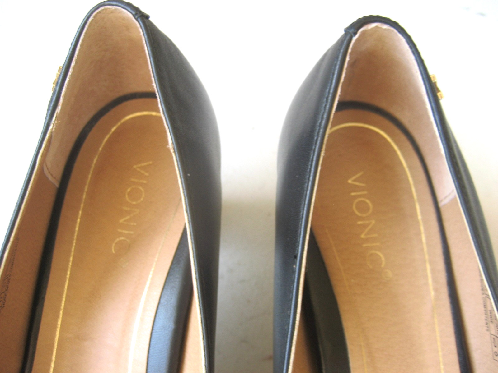 Vionic Madison Mia Black Leather Heels Womens size 10 W Pumps WORN FEW TIMES