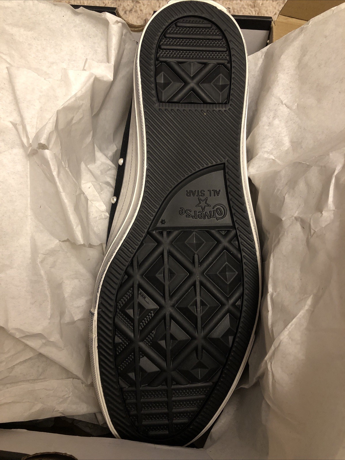 Converse Lot (4 Pairs) Size 8 Men/10 Women. Open to Reasonable Offers.