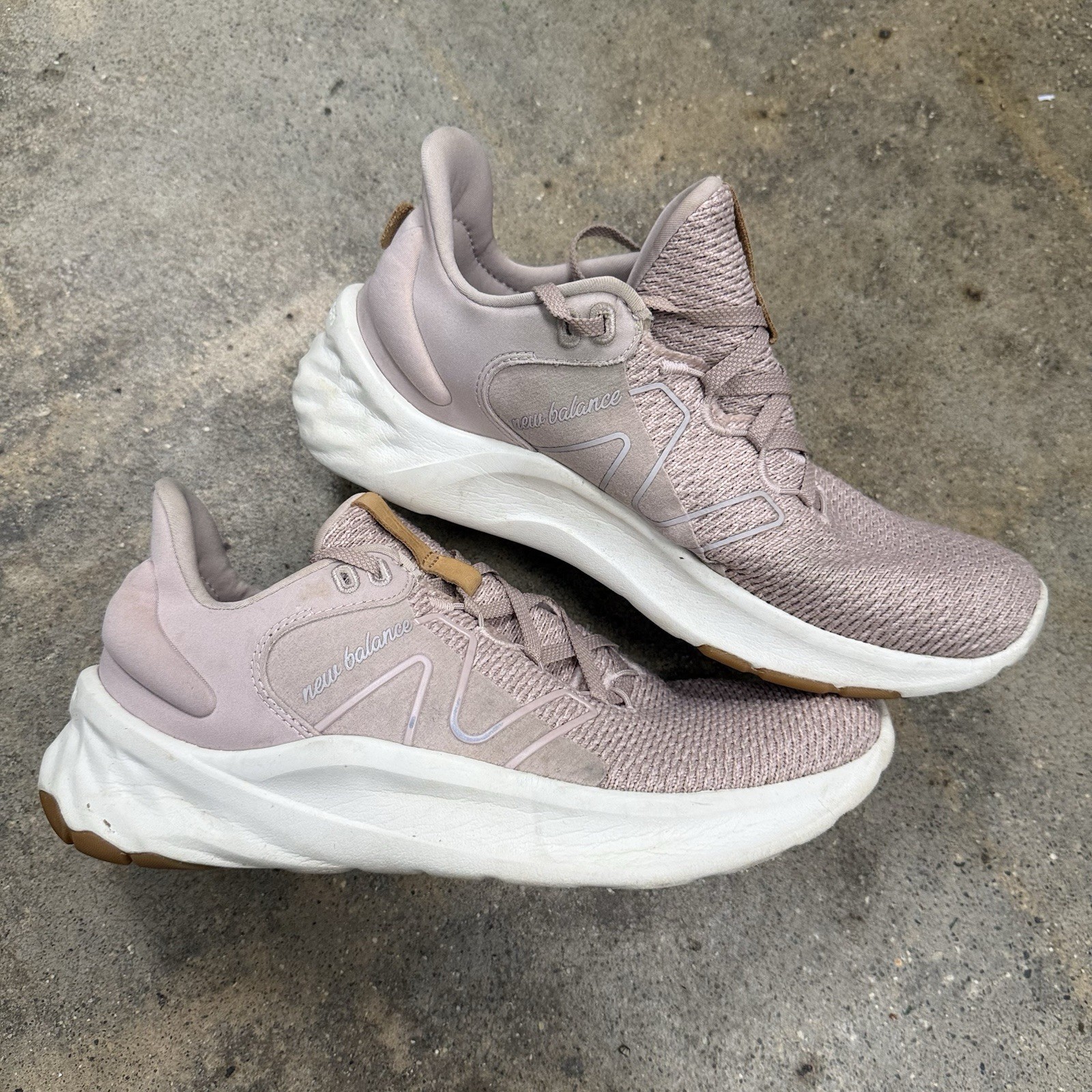 New Balance Womens Fresh Foam Roav V2 Running Shoe Size 9 Space Pink Sneaker