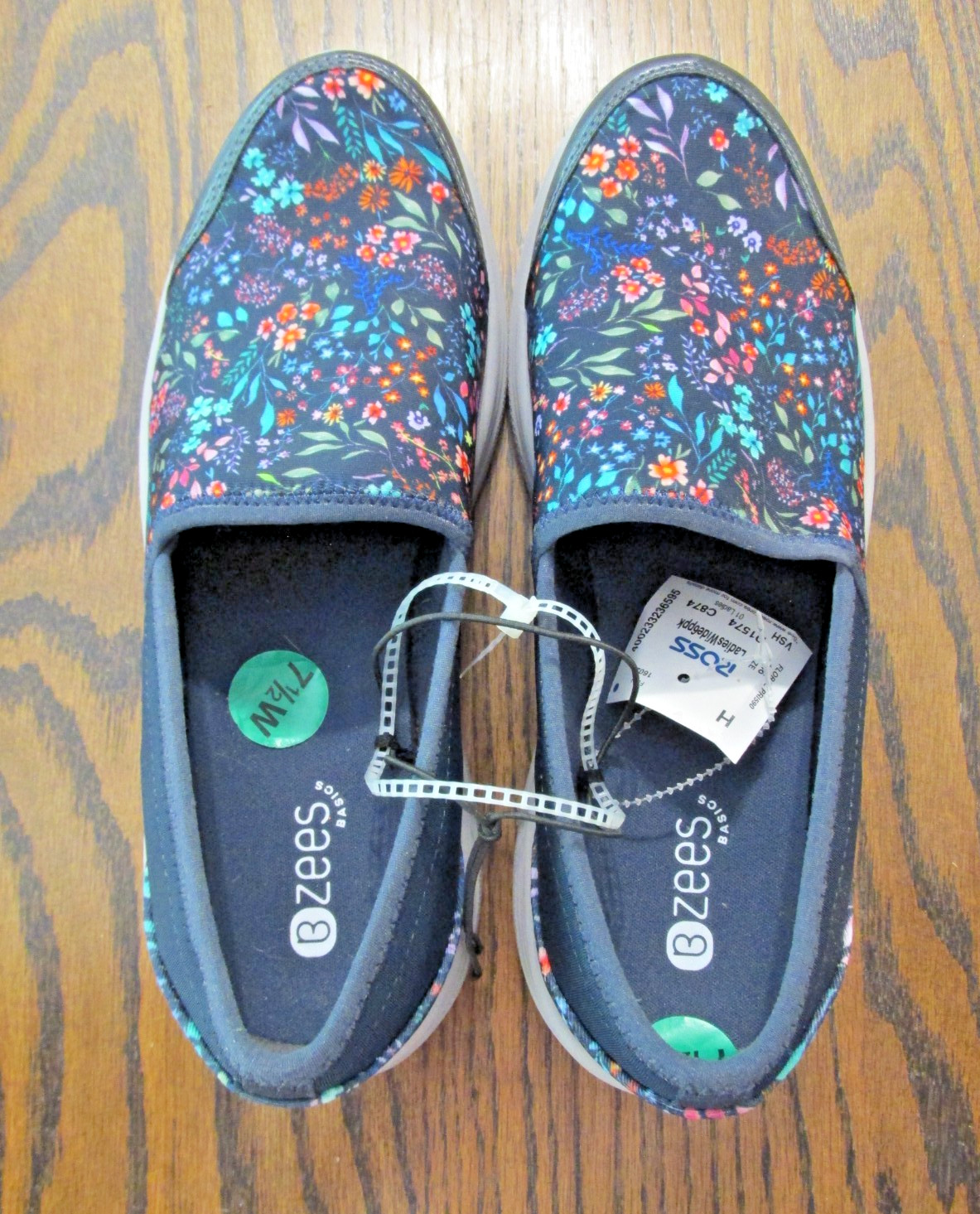 NEW WOMENS B ZEES SAVOURY FLORAL STRETCH TEXTILE COMFORT LOAFERS SIZE 7.5 WIDE