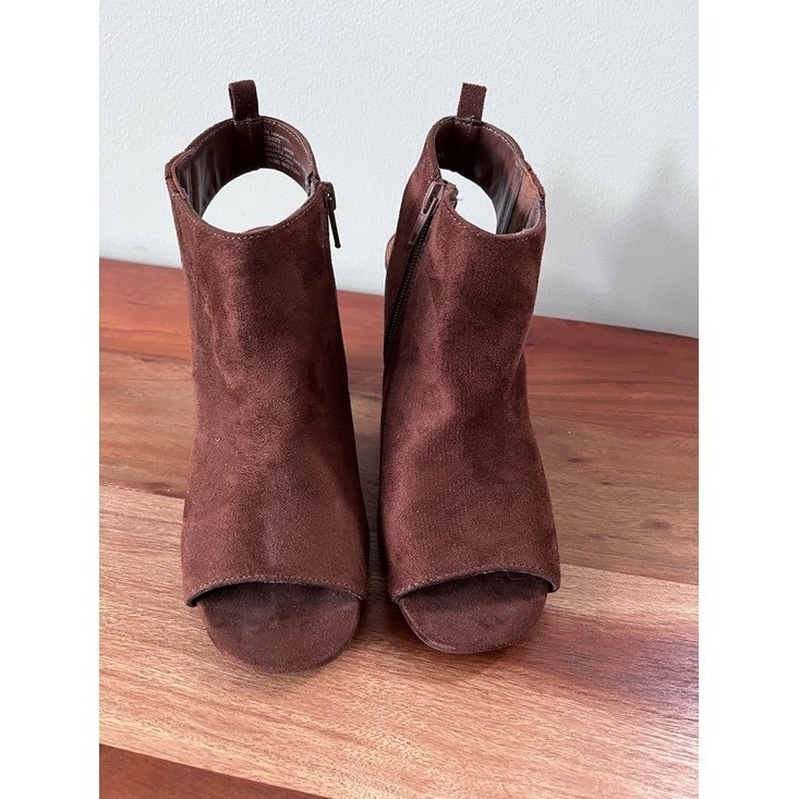 ana A New Approach Muse Brown Peep Toe Slingback Block Heel Booties 9M 023-0372