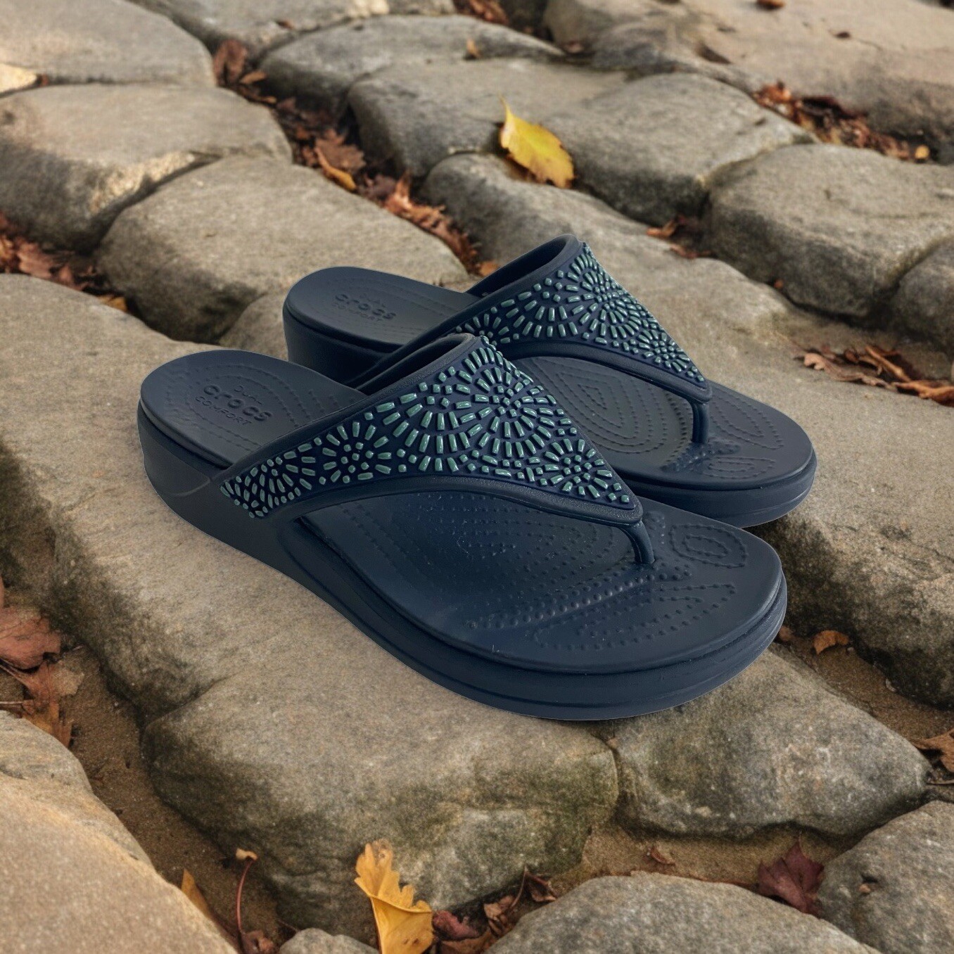 Crocs Monterey Diamante Women’s Navy Wedge Thong Sandals Size 7 Comfort Tongs