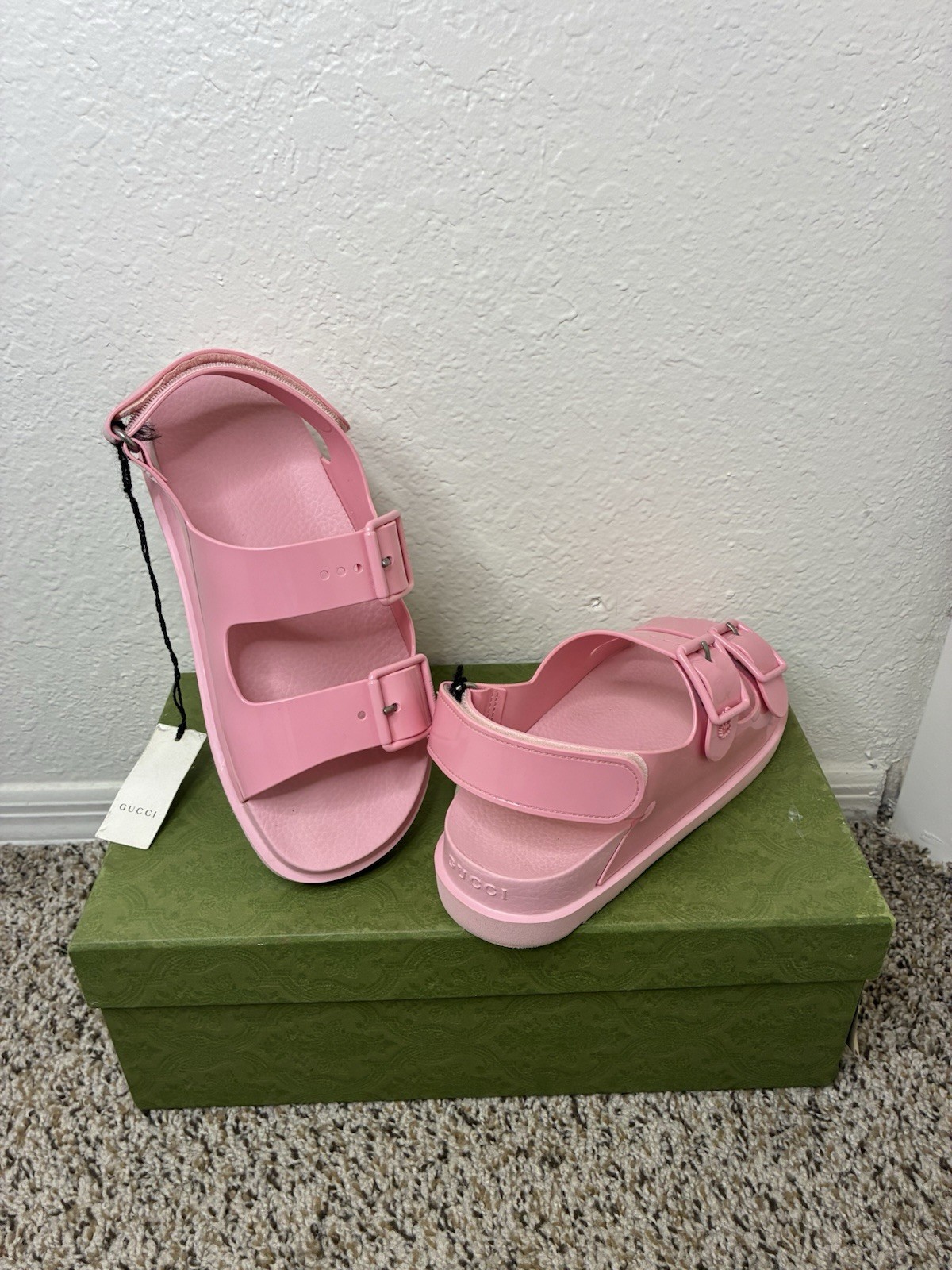 Gucci Women’s Pink Strappy Rubber Sandals Open Toe Buckle Strap