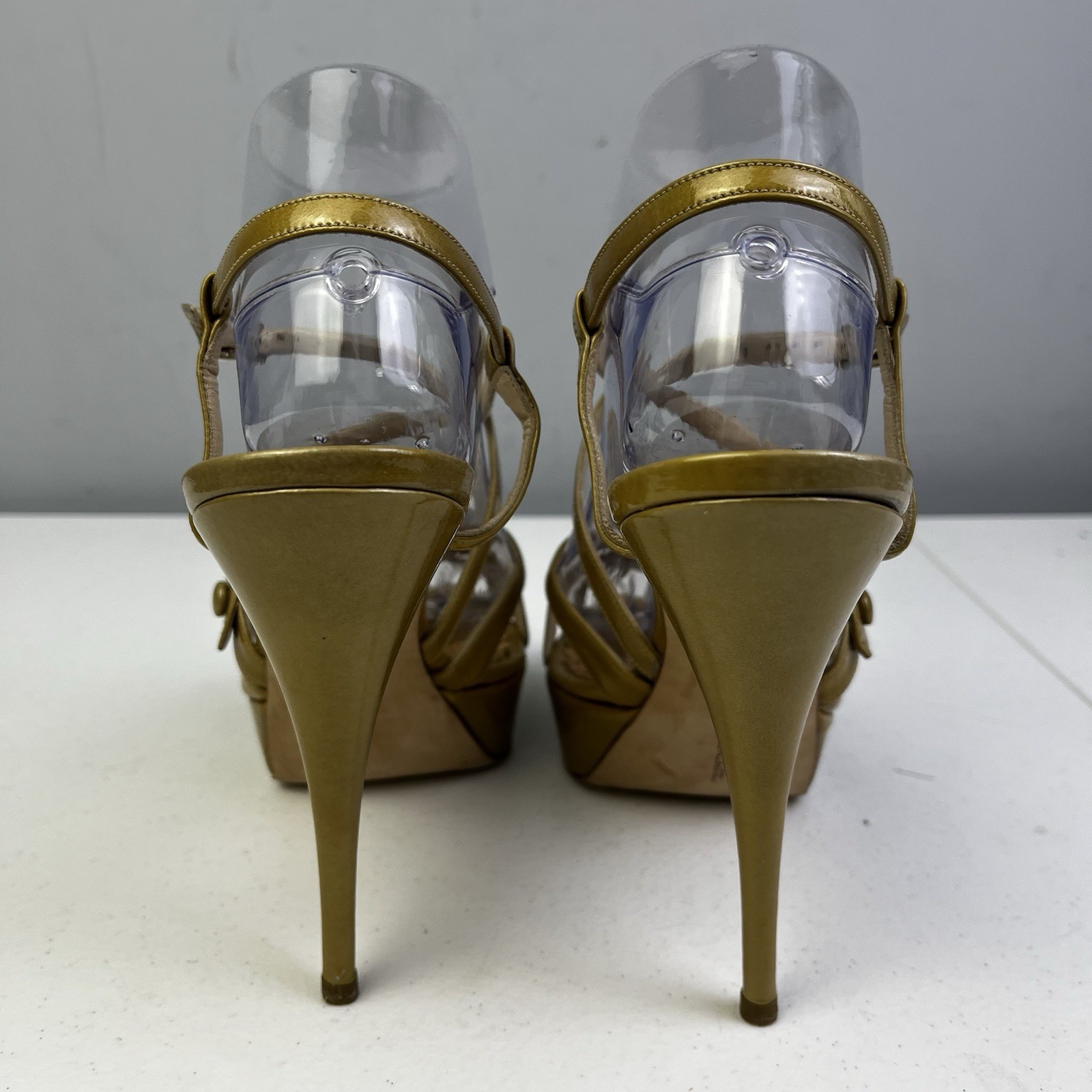 Oscar De La Renta Slingback Strappy Sandal Heels Shoes Size 8 Gold Varnished