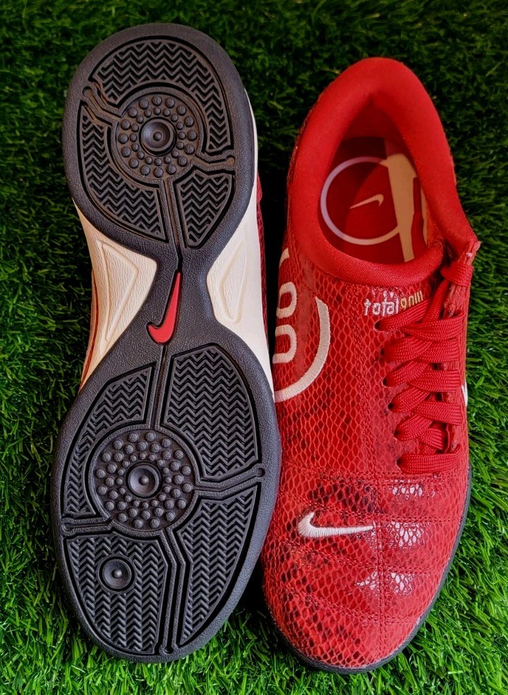 Nike Total 90 SE Fire Red Snakeskin Women’s Size 8 Indoor Soccer Shoe IB4204-600