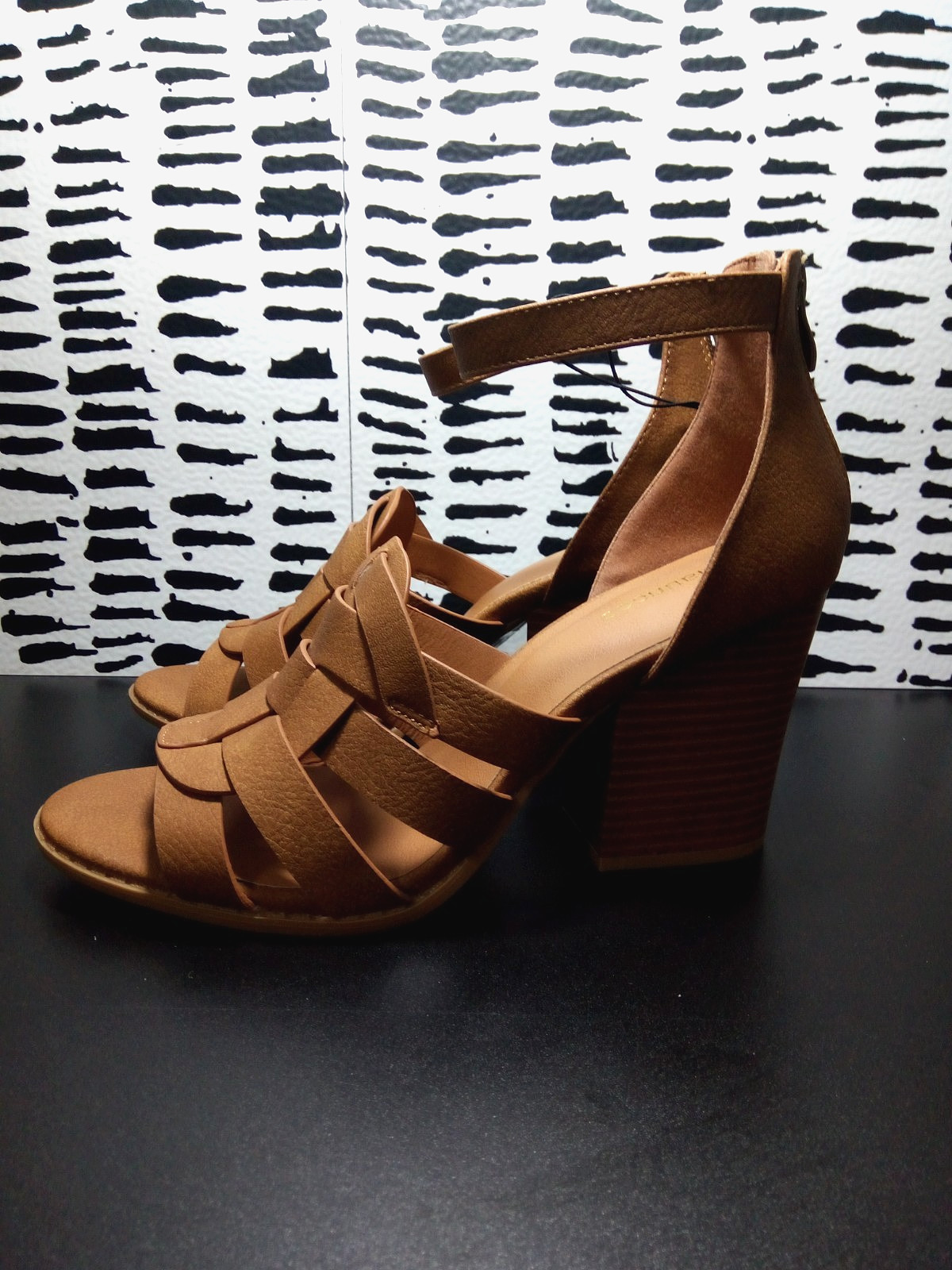Maurices Brandy Medallion Block Heel Sandals Shoes Open Toe Women’s 8.5