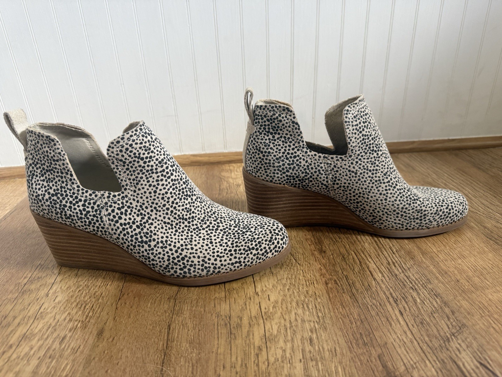 TOMS Kalie Suede Wedges Macadamia Mini Cheetah Print Cutout Boots Size 7.5