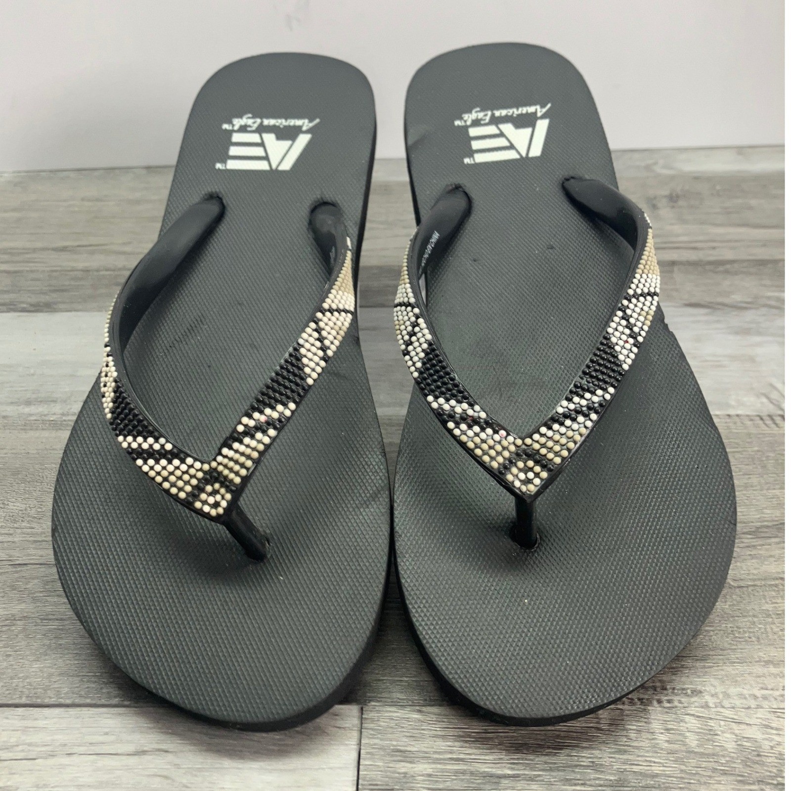 American Eagle Beaded Flip Flop Sandals Black White Geometric Womens 6 162082