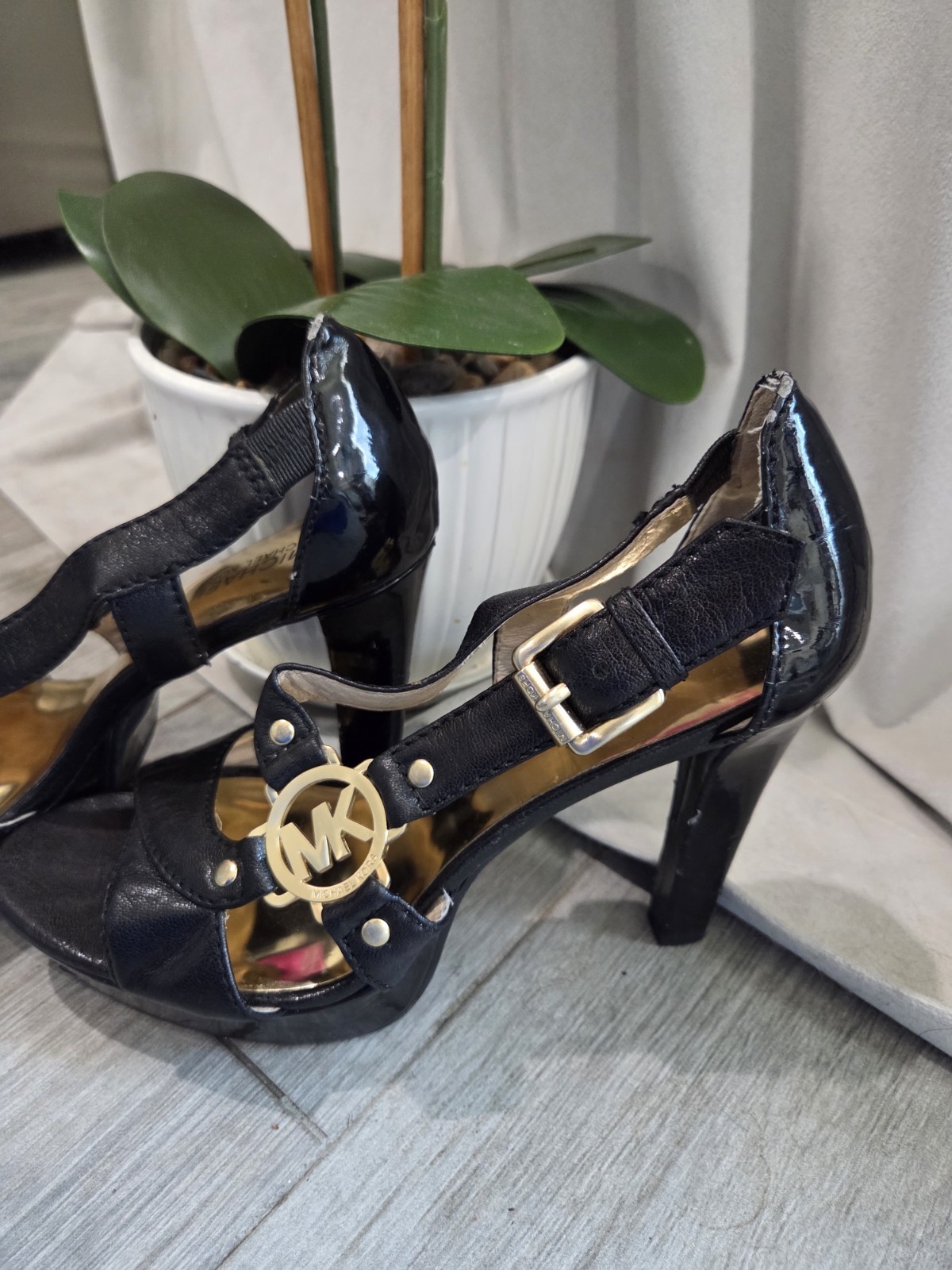 Michael Kors Black Leather Strappy Ankle Strap Buckle Logo Heels Size 8.5