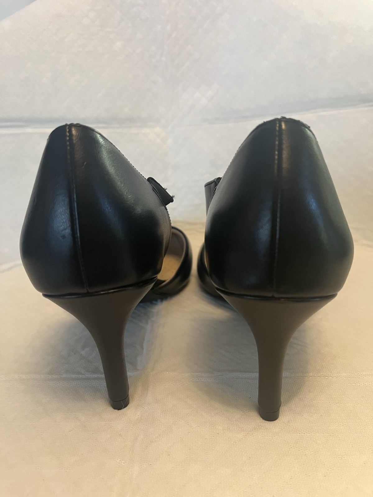 LifeStride Black Pointed Suki Cross-Strap Pumps