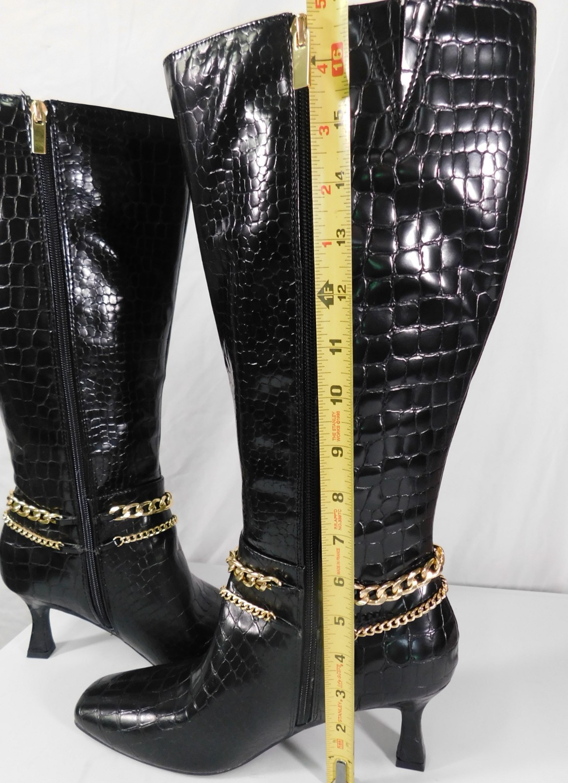 COMFORT EST 1946 TALL BLACK FAUX LEATHER CROC EMBOSSED BOOTS W/GOLD CHAIN 8W